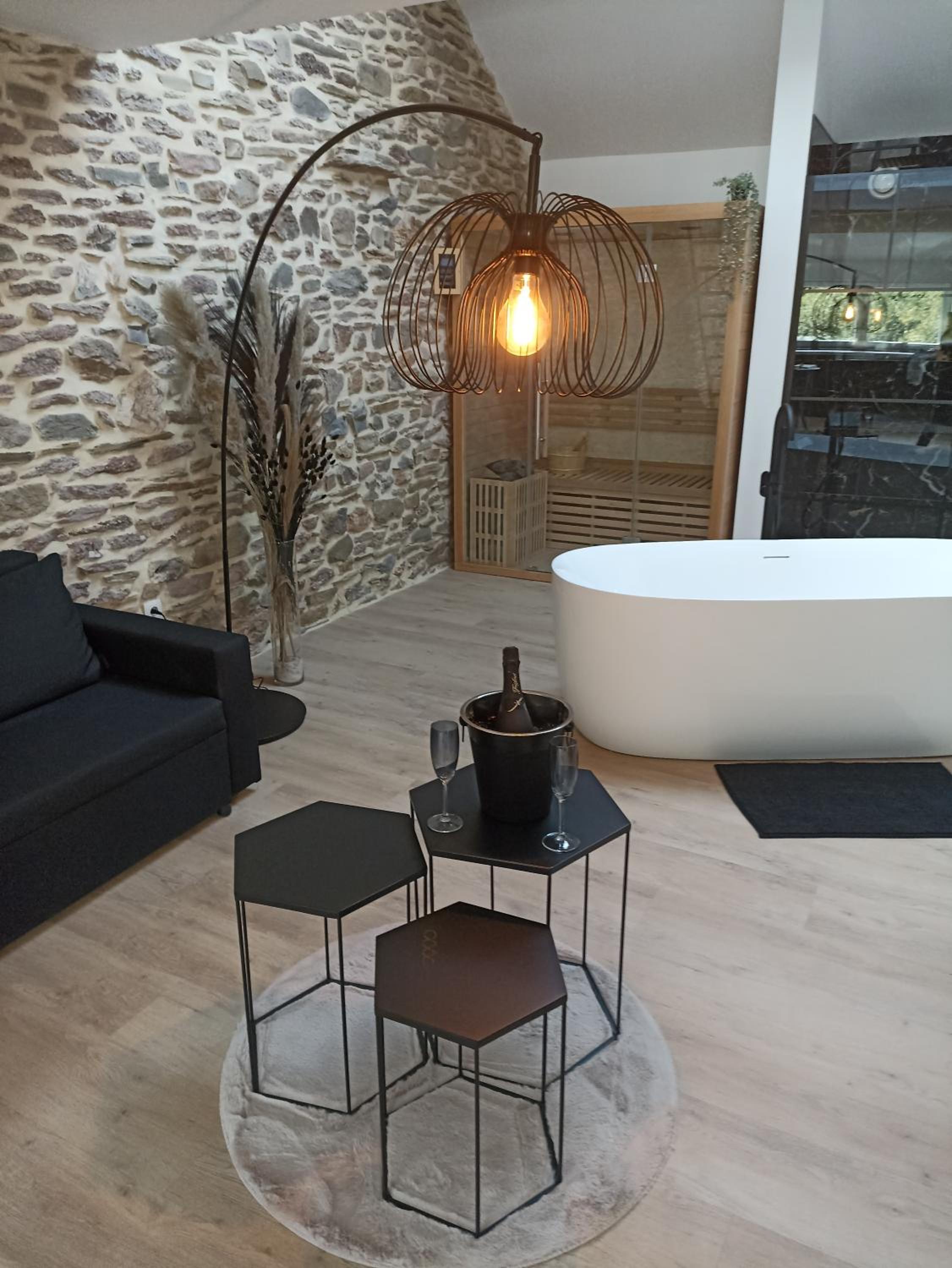 Loft noir (baignoire balnéo et sauna)