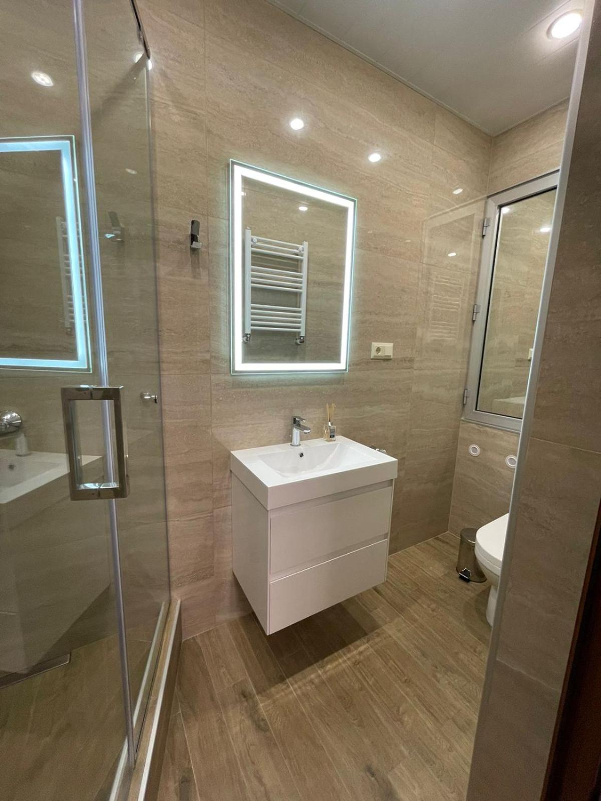 140m from the Opera House - Modern Apartment (2 bathrooms)