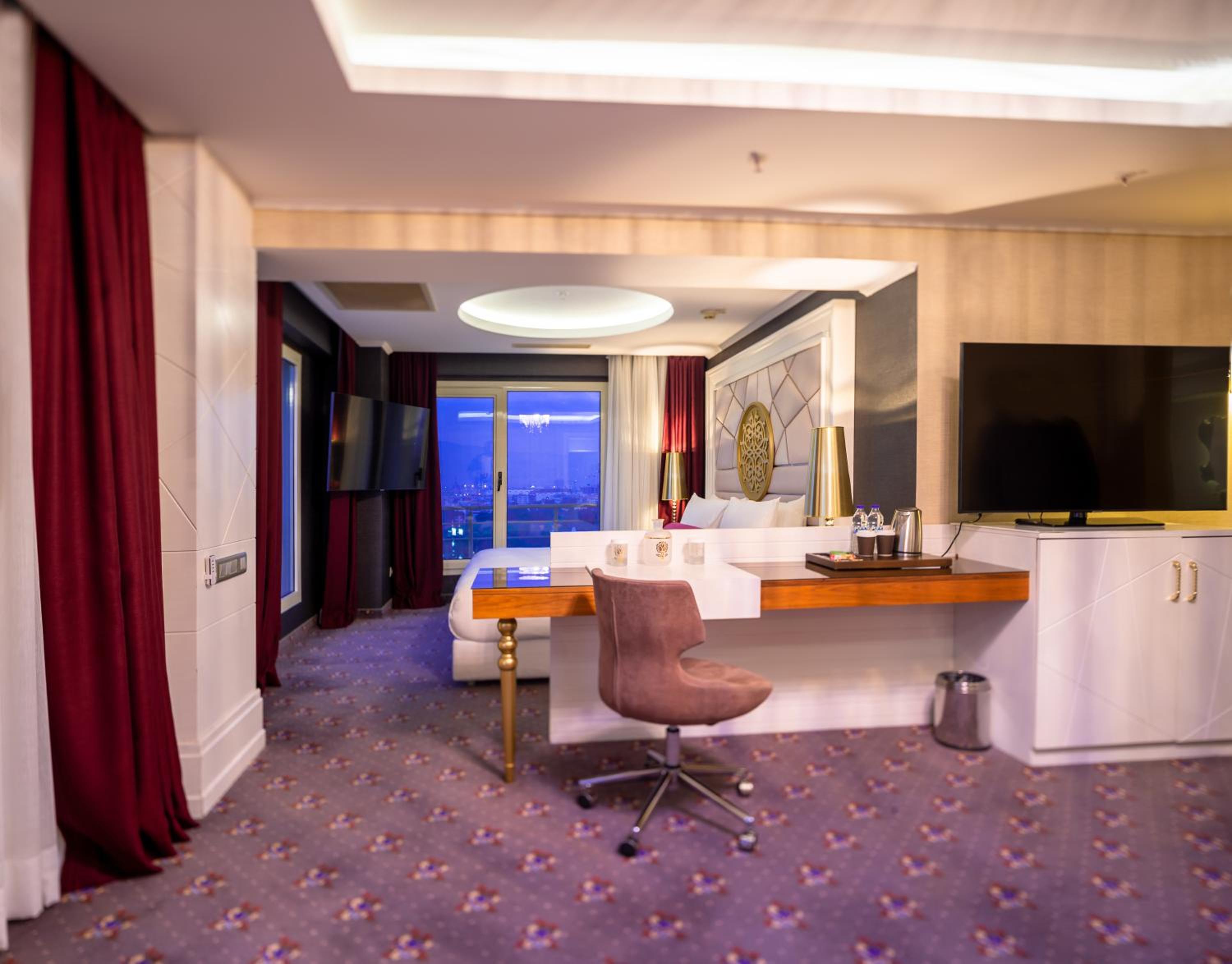 DoubleTree by Hilton Izmir - Alsancak - Image 56