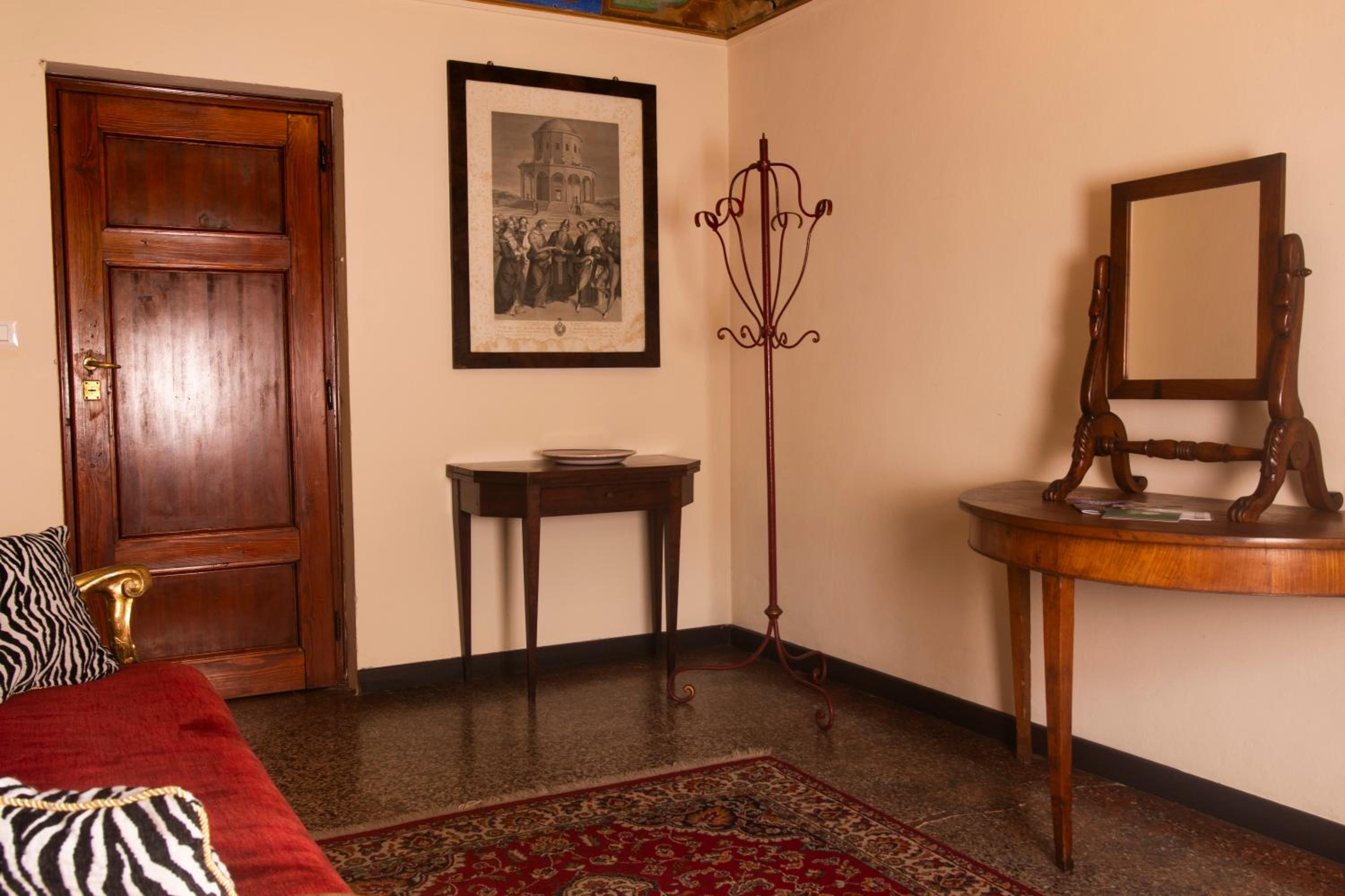 Palazzo Micheletti Lucca view 2