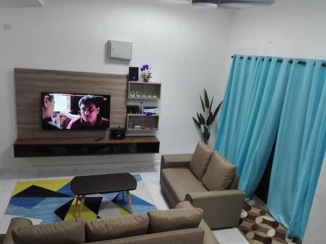D'Adhwa Homestay photo 1
