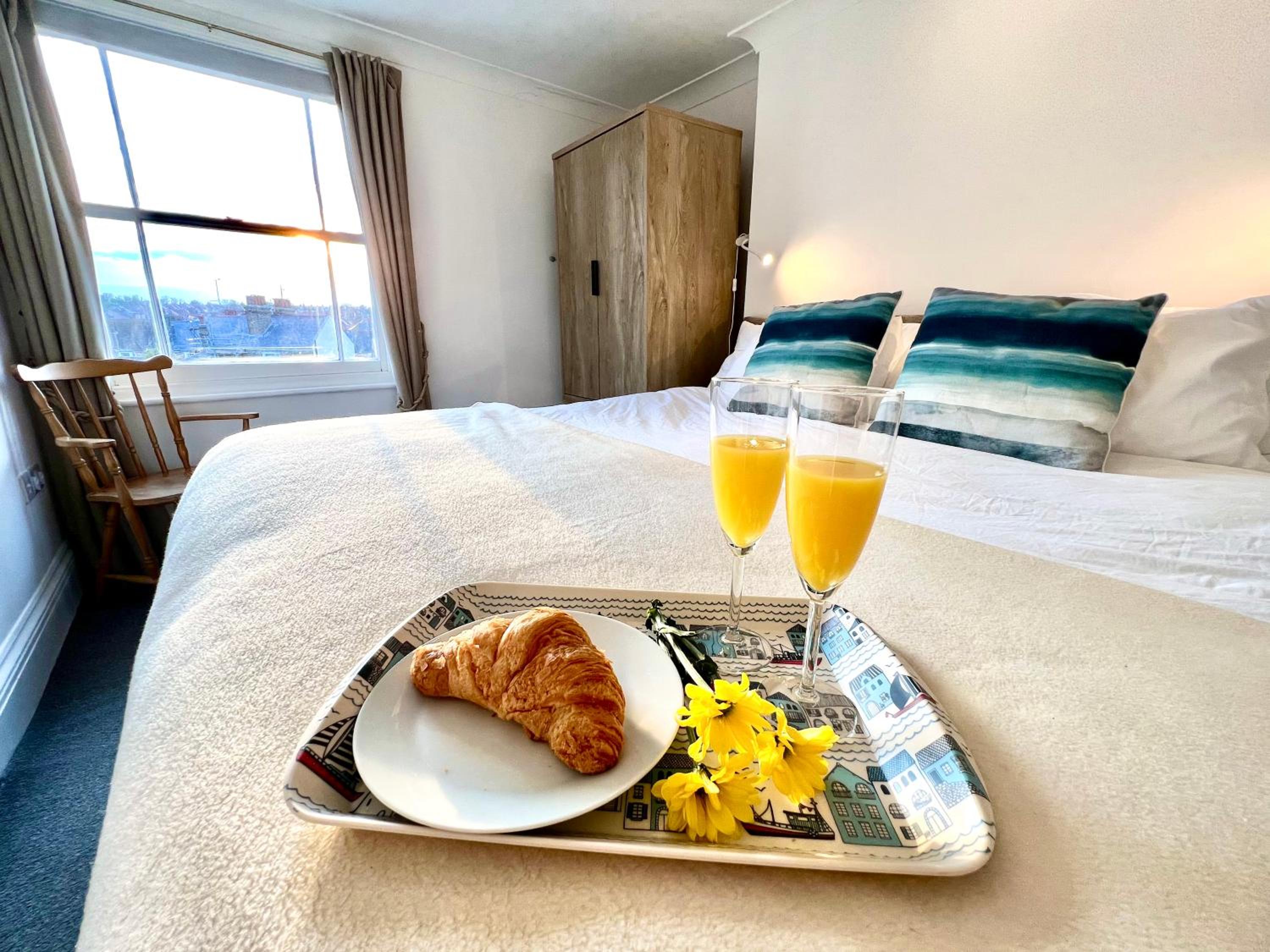 Central, Seaview Apartment, 3 beds, 2 baths, kid & dog friendly at The Lookout Broadstairs view 2