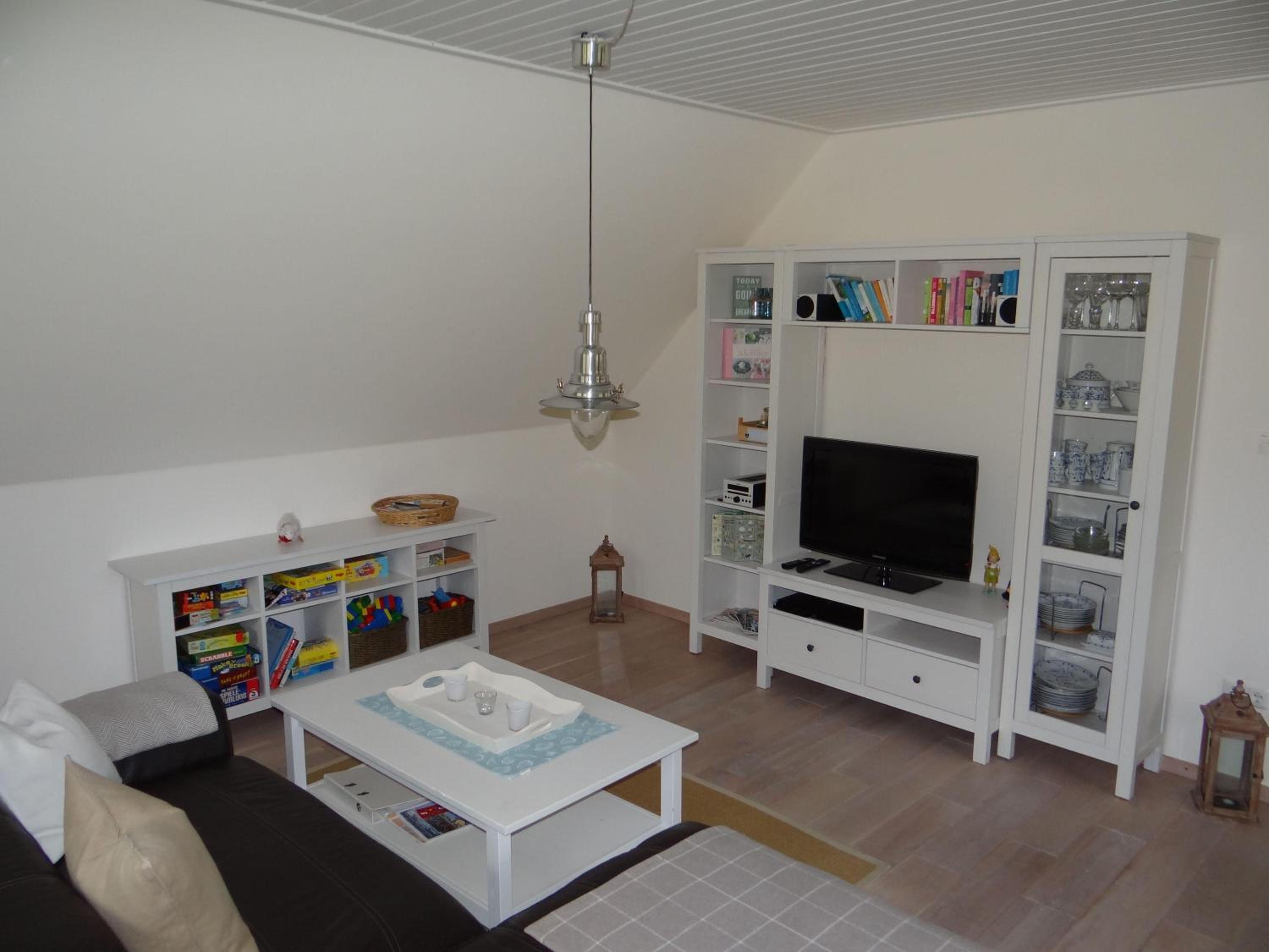 Ferienwohnung-DG-im-Reetdachhaus-im-Ort-Welt