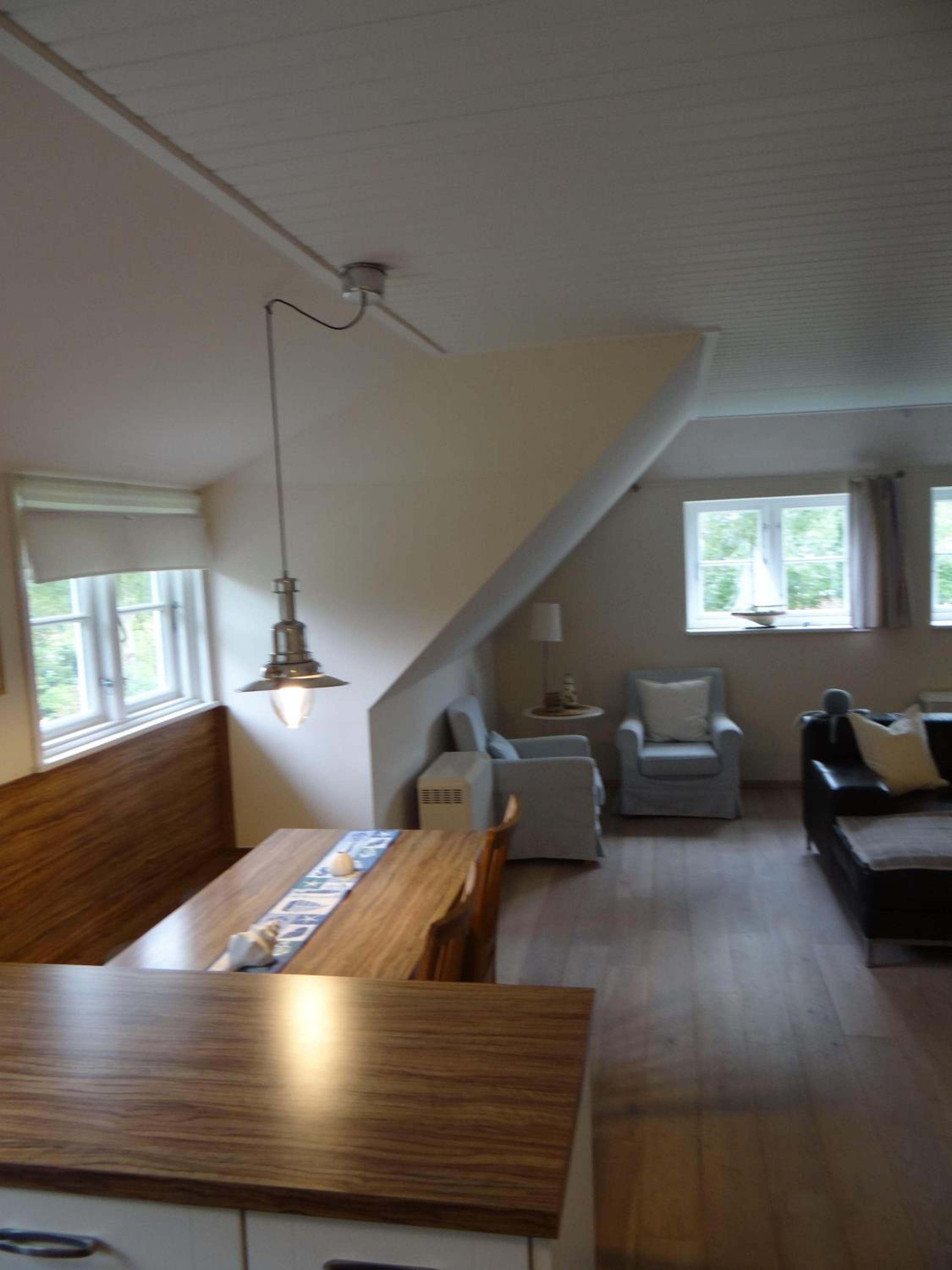 Ferienwohnung-DG-im-Reetdachhaus-im-Ort-Welt