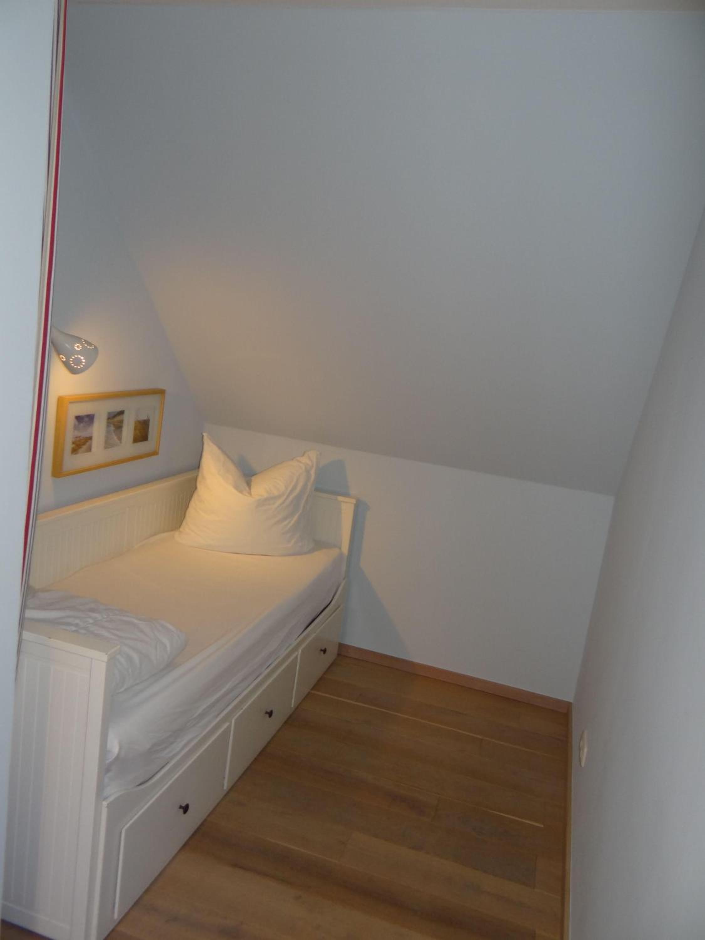 Ferienwohnung-DG-im-Reetdachhaus-im-Ort-Welt