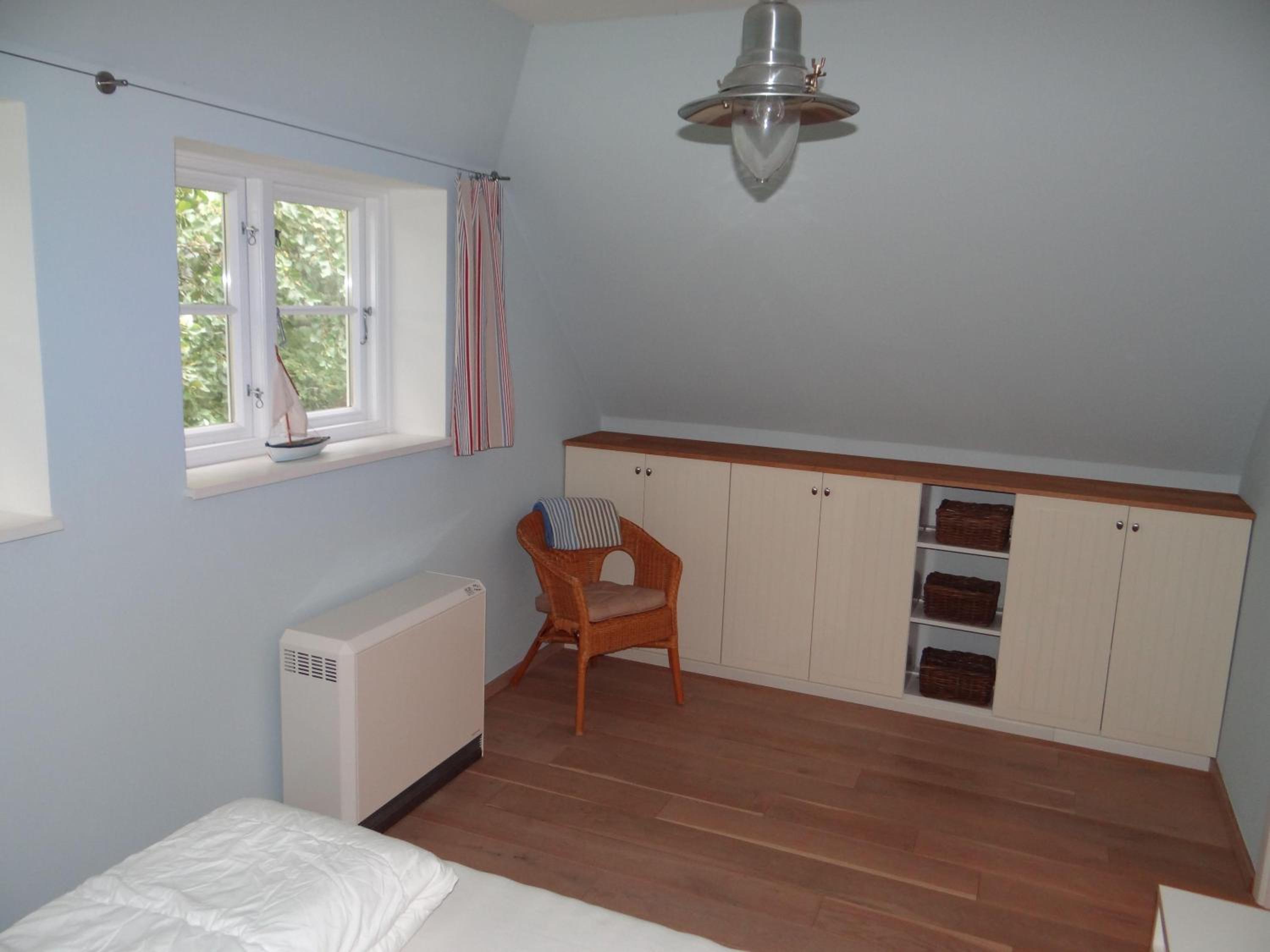 Ferienwohnung-DG-im-Reetdachhaus-im-Ort-Welt