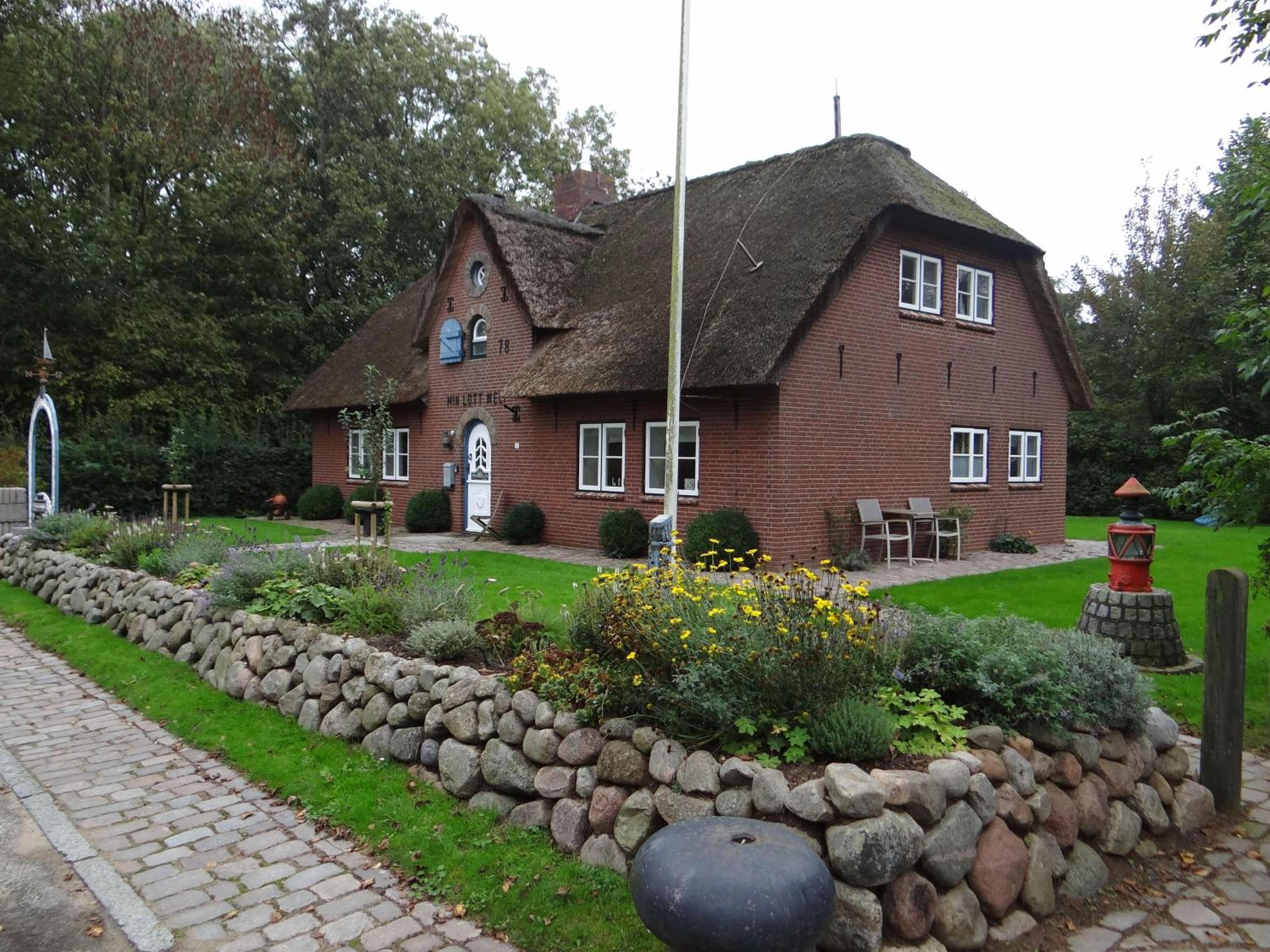 Ferienwohnung-DG-im-Reetdachhaus-im-Ort-Welt
