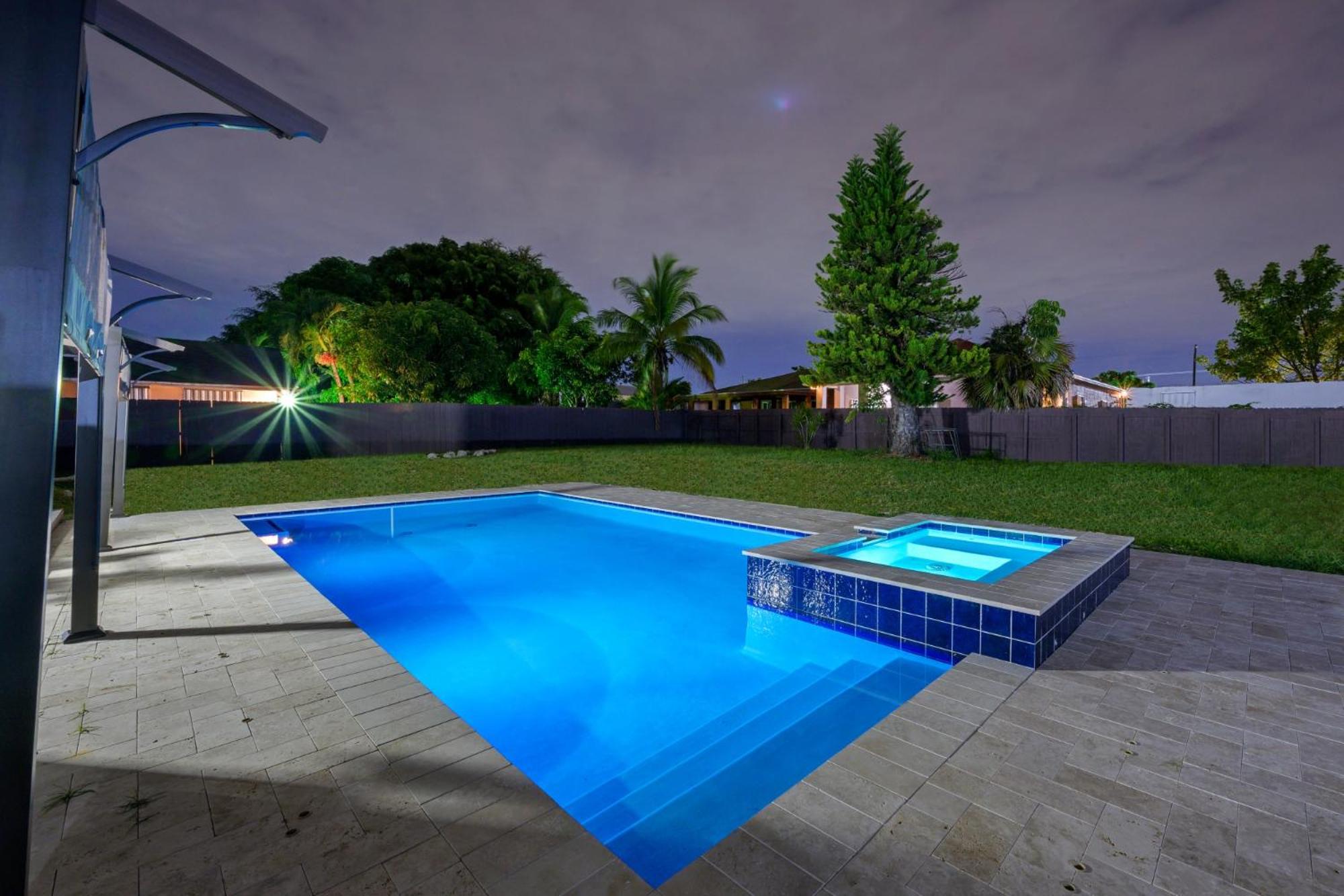 Private Spacious House #BBQ - Hallandale Beach, Florida - Image 2