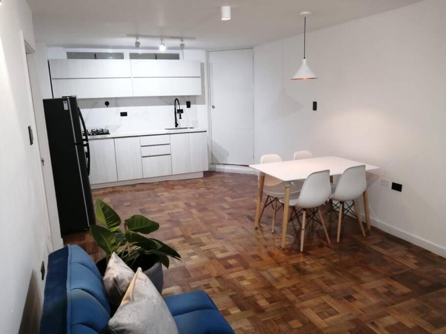 Modern apartment-1 block from El Poblado park