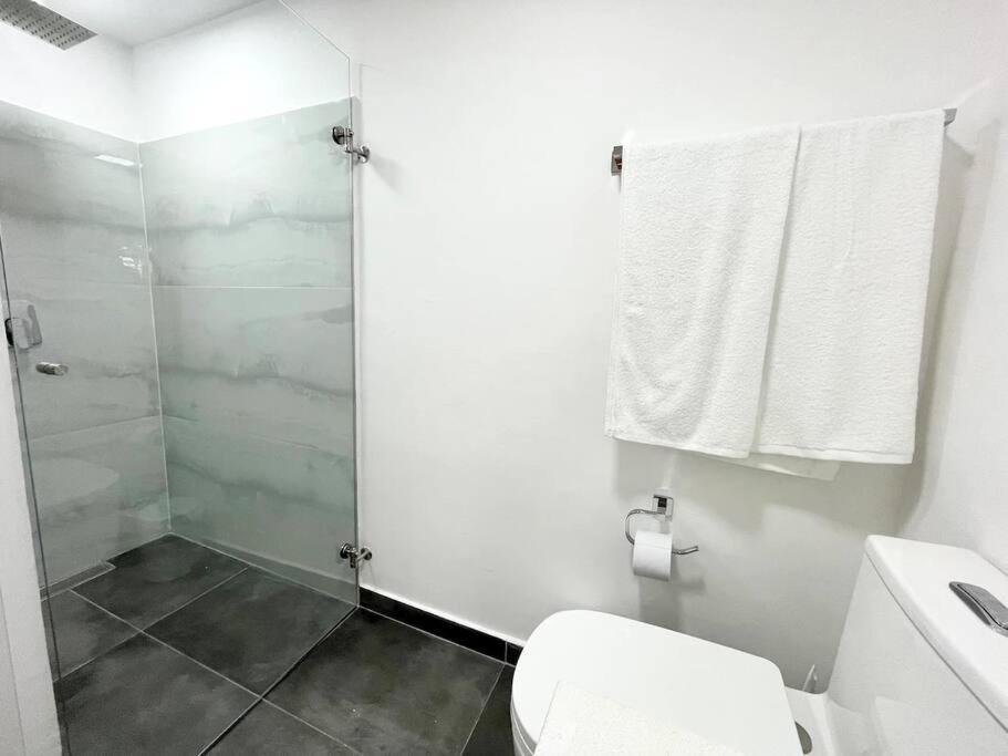 Modern apartment-1 block from El Poblado park