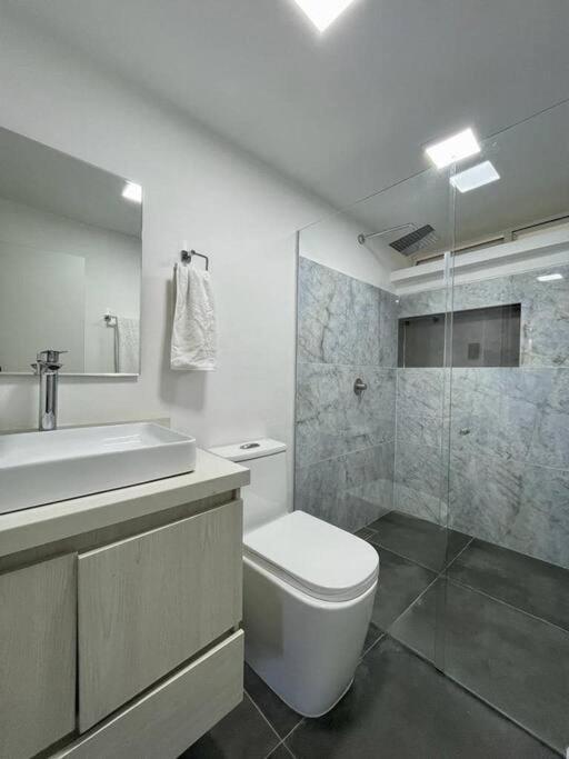 Modern apartment-1 block from El Poblado park