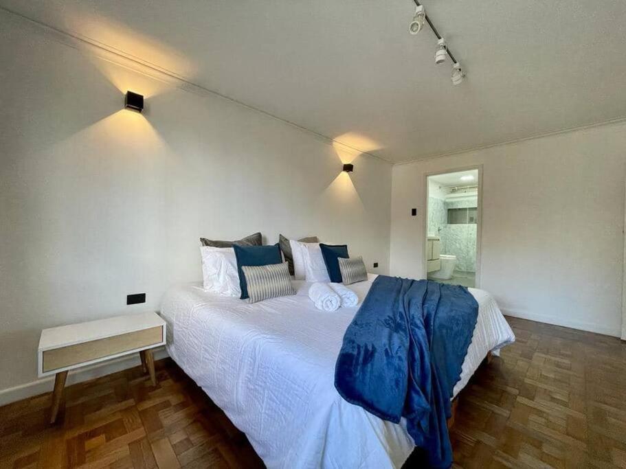 Modern apartment-1 block from El Poblado park