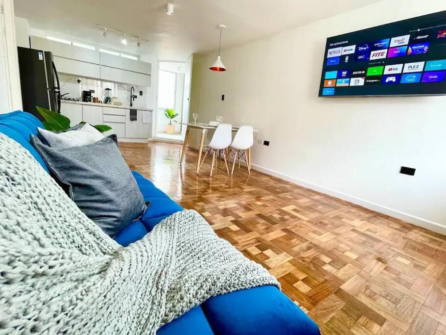 Modern apartment-1 block from El Poblado park