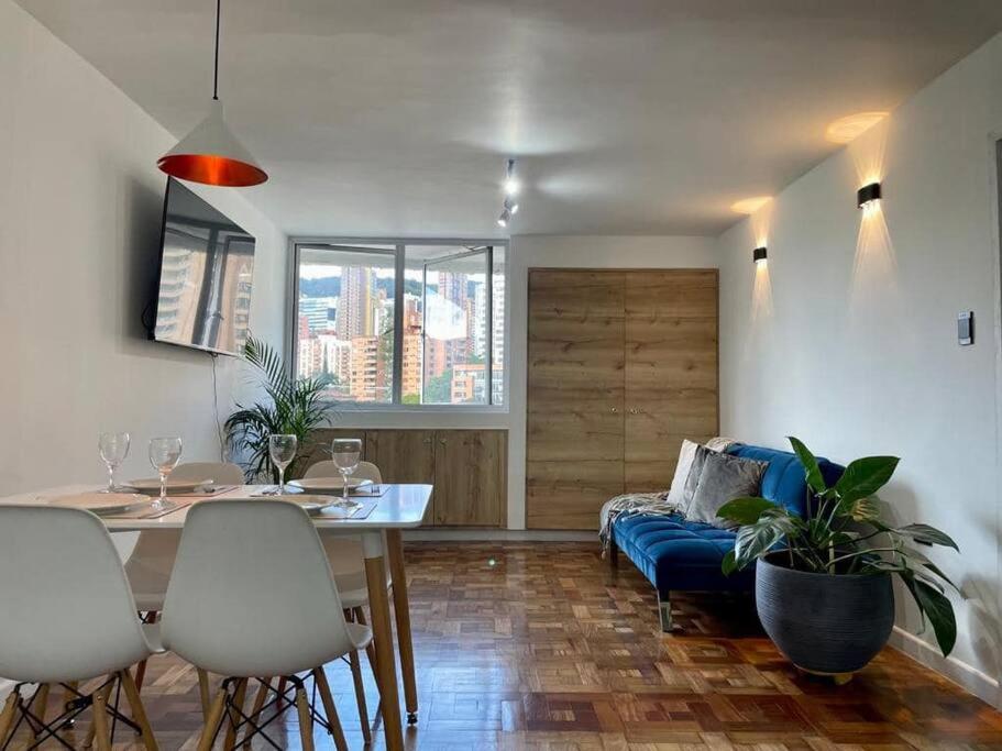 Modern apartment-1 block from El Poblado park