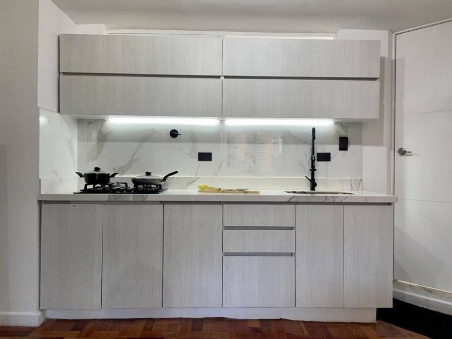 Modern apartment-1 block from El Poblado park