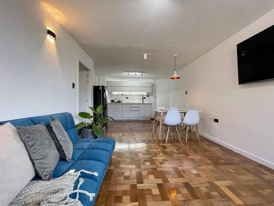 Modern apartment-1 block from El Poblado park