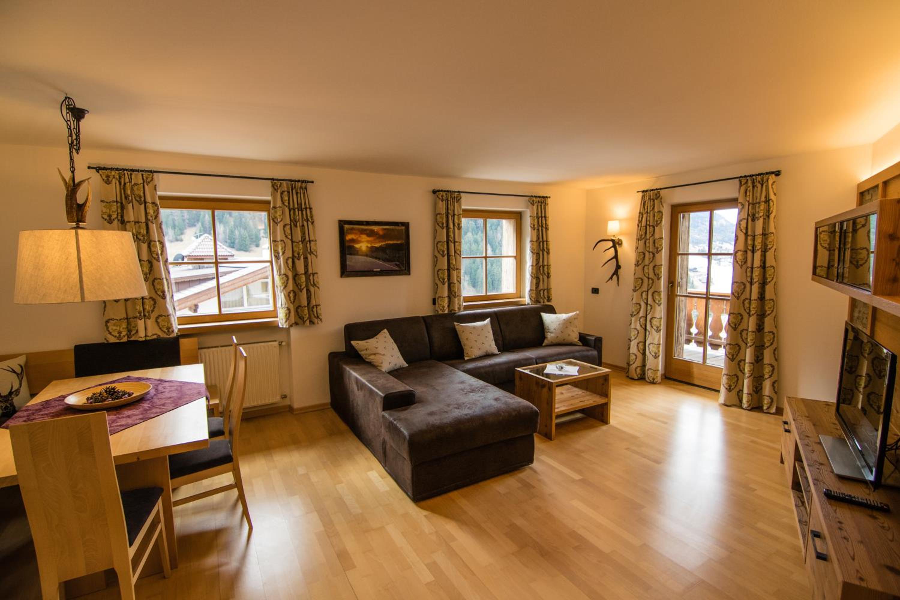 Alpinchalet Apartment Enzian view 3