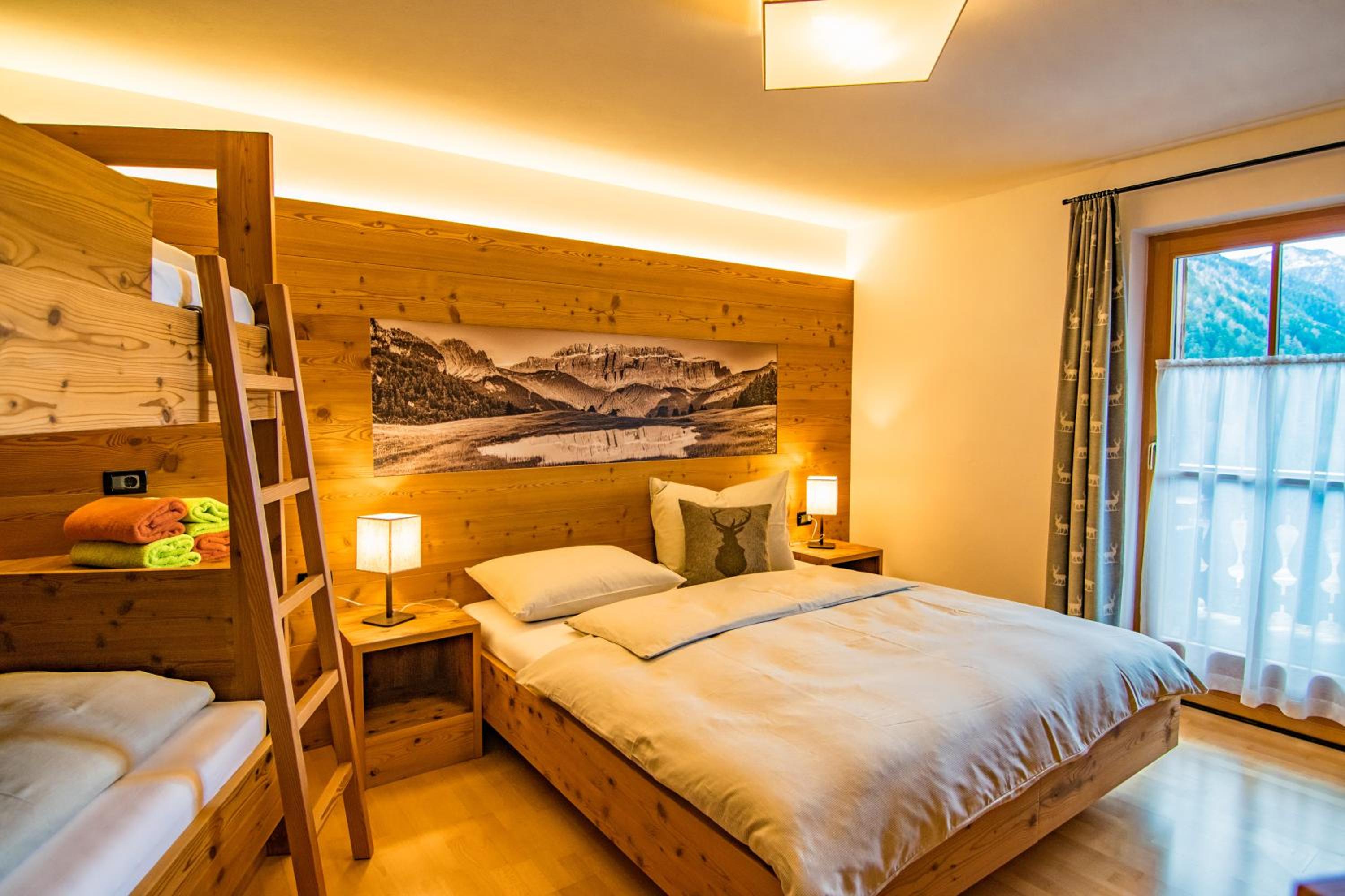 Alpinchalet Apartment Enzian view 4