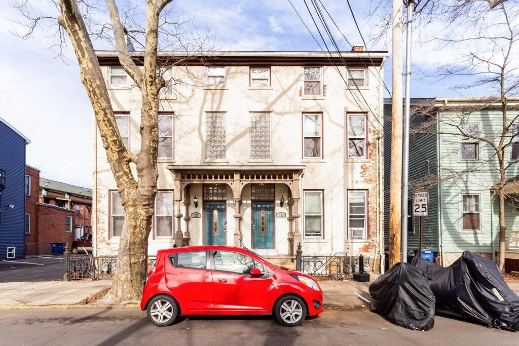 New Haven Vacations - The Brick House Wooster Sq at Yale with Skyline Deck and WD - Property Image 24