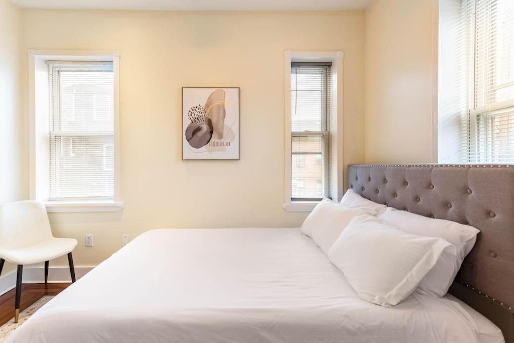 New Haven Vacations - The Brick House Wooster Sq at Yale with Skyline Deck and WD - Property Image 19