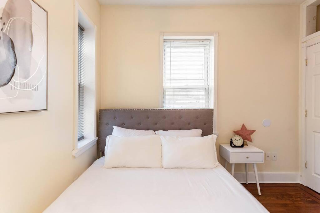 New Haven Vacations - The Brick House Wooster Sq at Yale with Skyline Deck and WD - Property Image 16