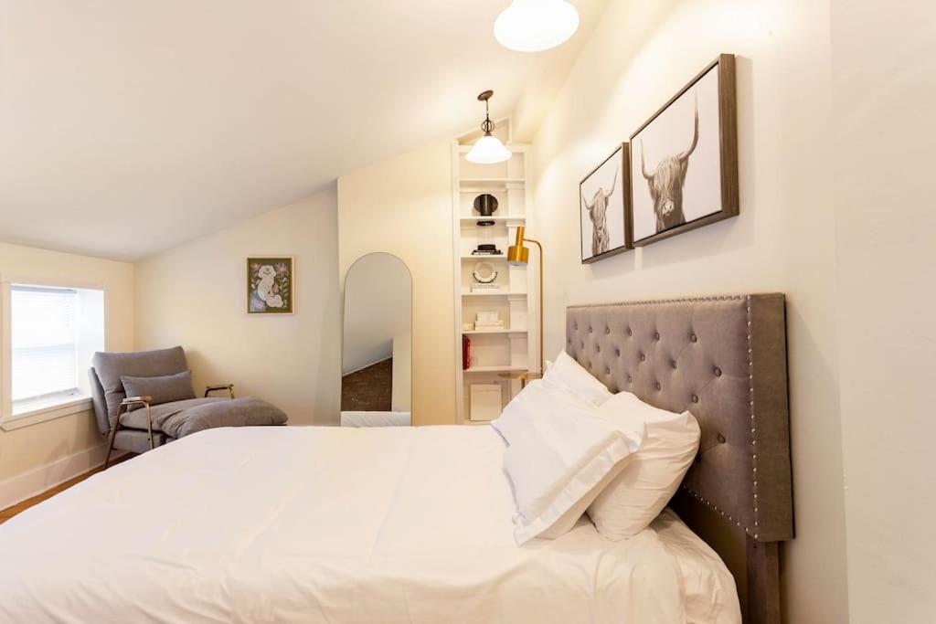 New Haven Vacations - The Brick House Wooster Sq at Yale with Skyline Deck and WD - Property Image 15