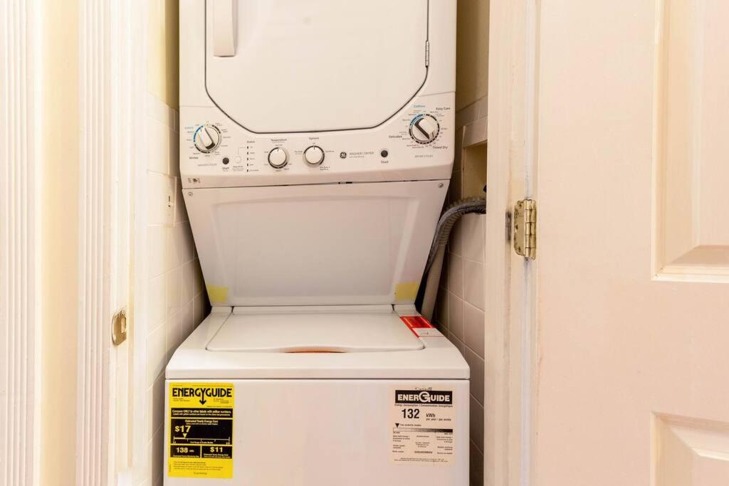 New Haven Vacations - The Brick House Wooster Sq at Yale with Skyline Deck and WD - Property Image 8