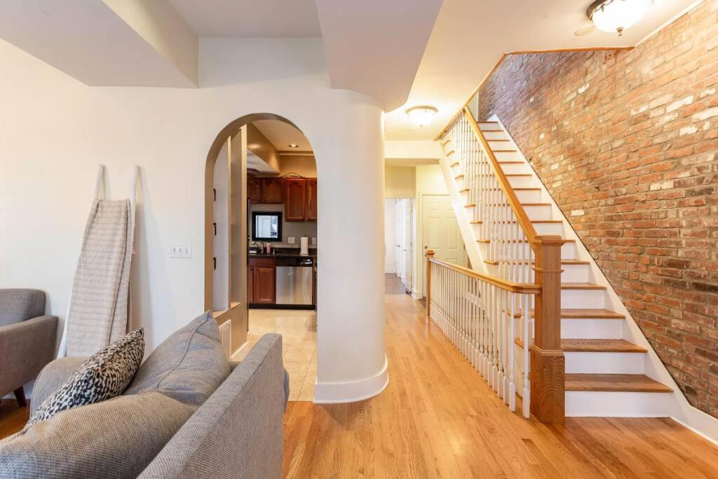 New Haven Vacations - The Brick House Wooster Sq at Yale with Skyline Deck and WD - Property Image 6