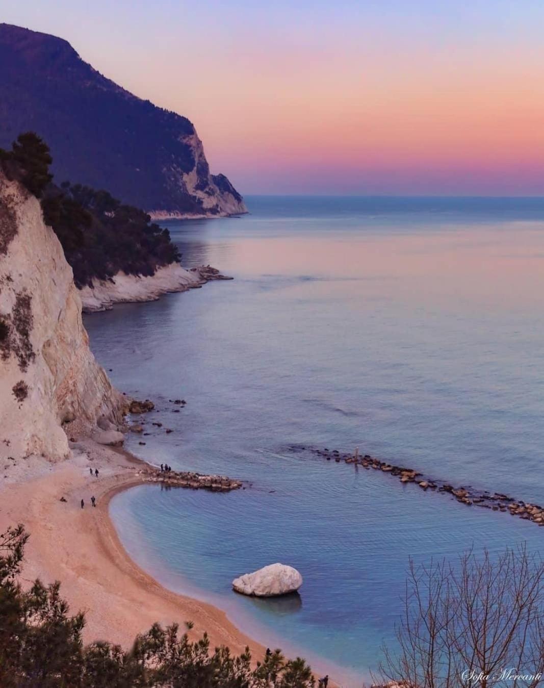 FONTE D'OLIO CONERO RELAIS