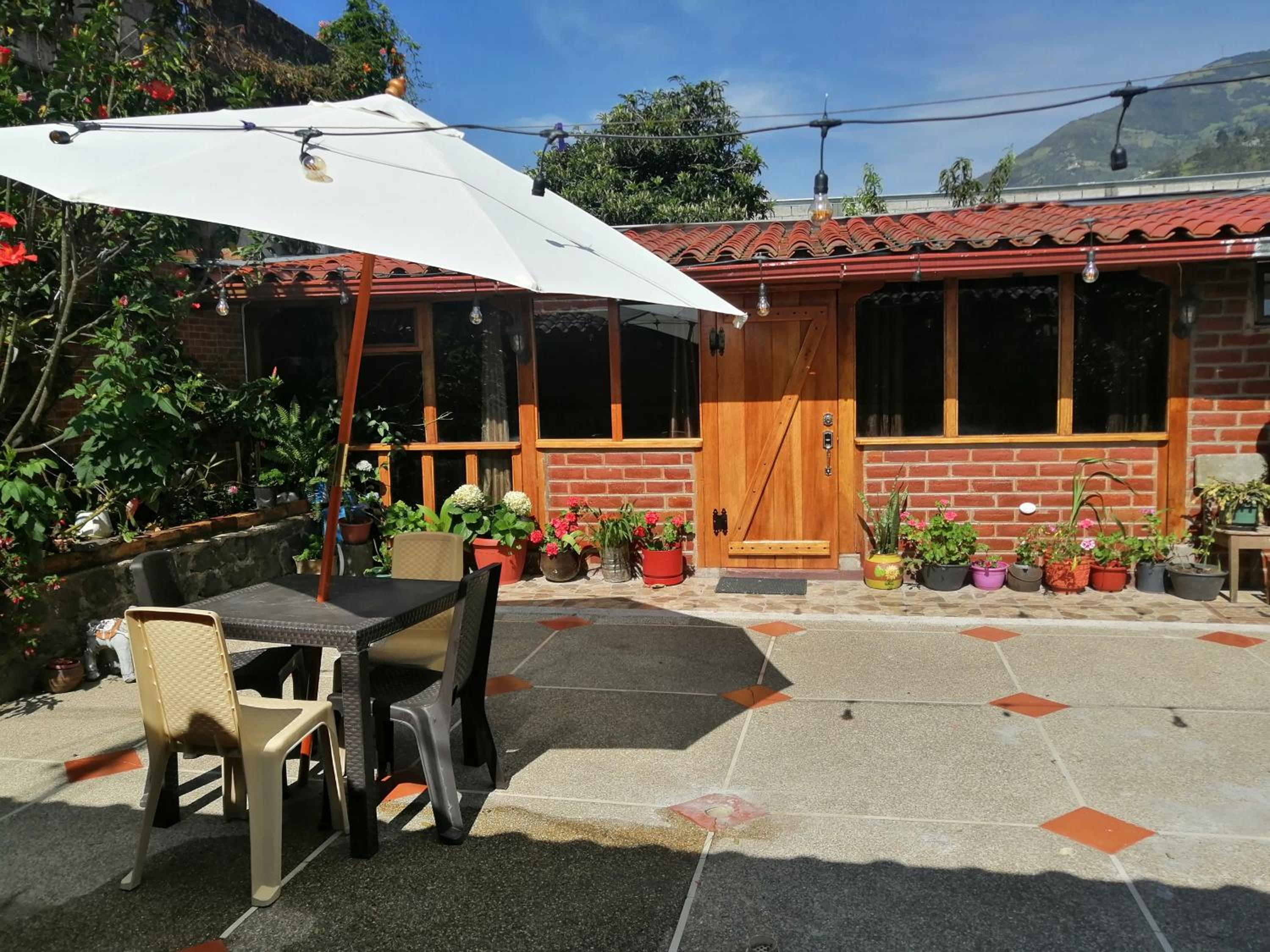 Casa y Flores