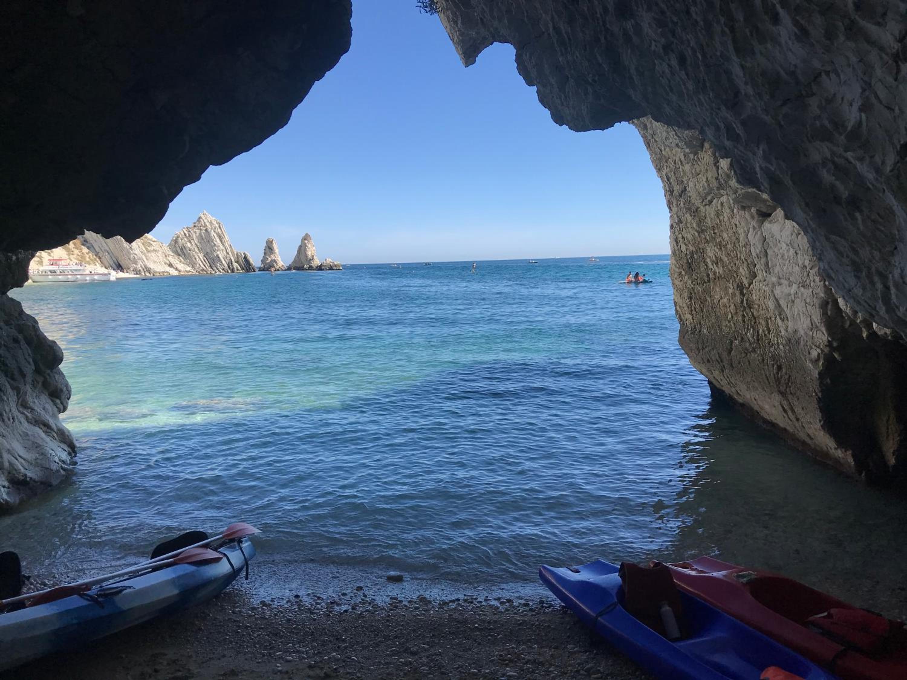 FONTE D'OLIO CONERO RELAIS