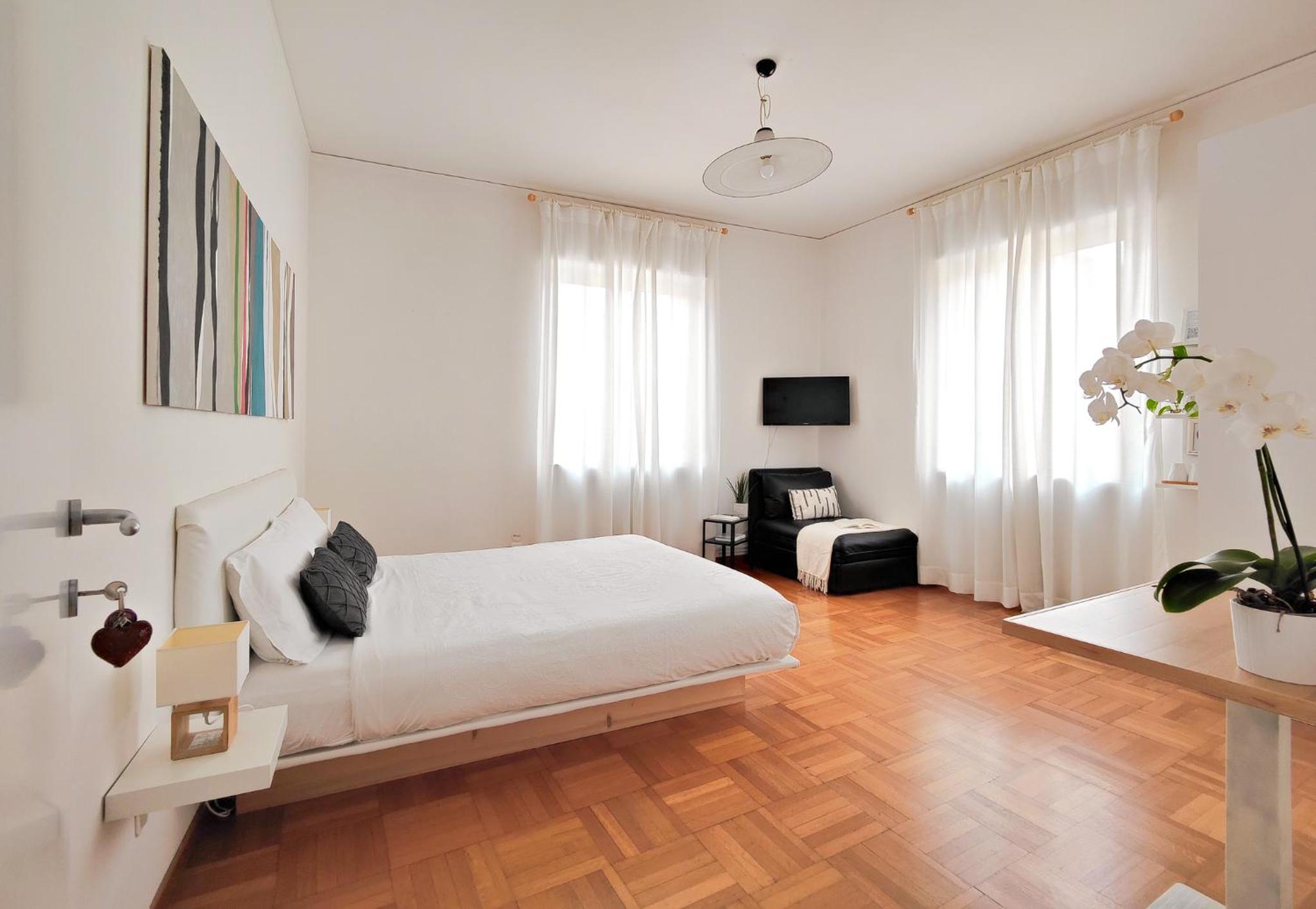 Corte Melone rooms-upper floor view 3
