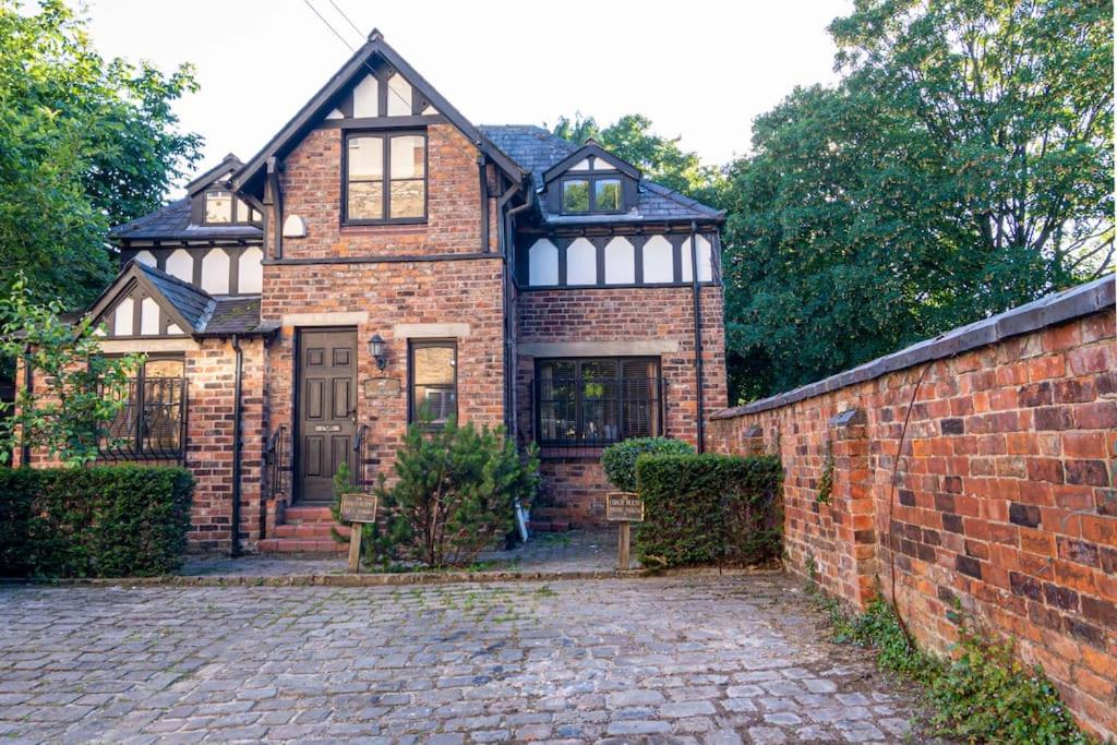 Detached House with Gated Parking in Whalley Range, Near Manchester City Centre view 2