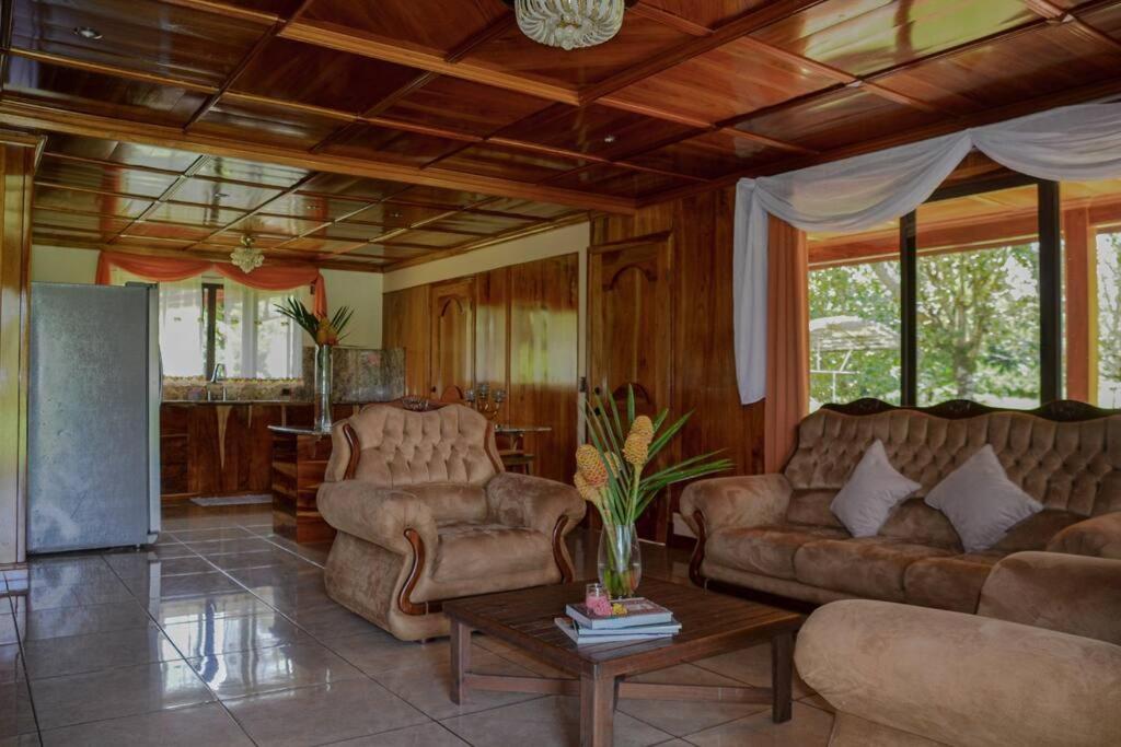 La Fortuna Country House