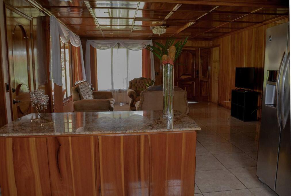 La Fortuna Country House