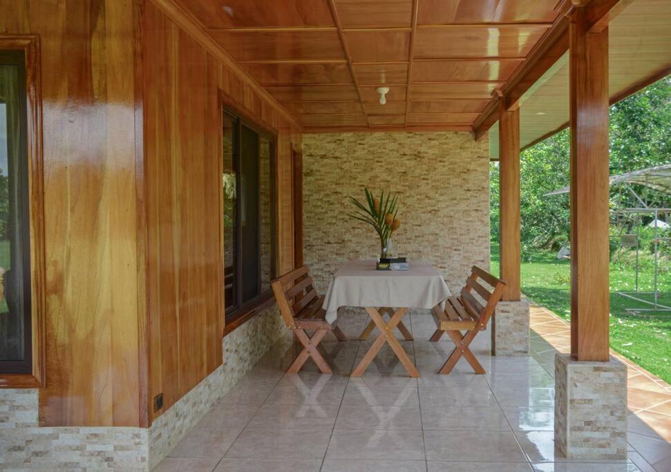 La Fortuna Country House