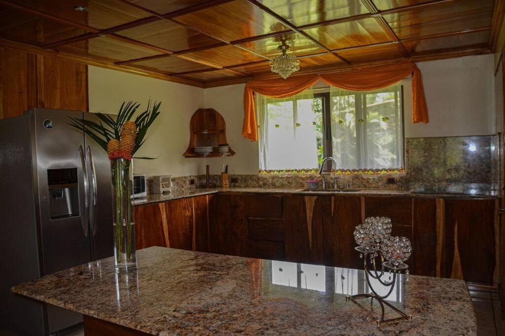 La Fortuna Country House