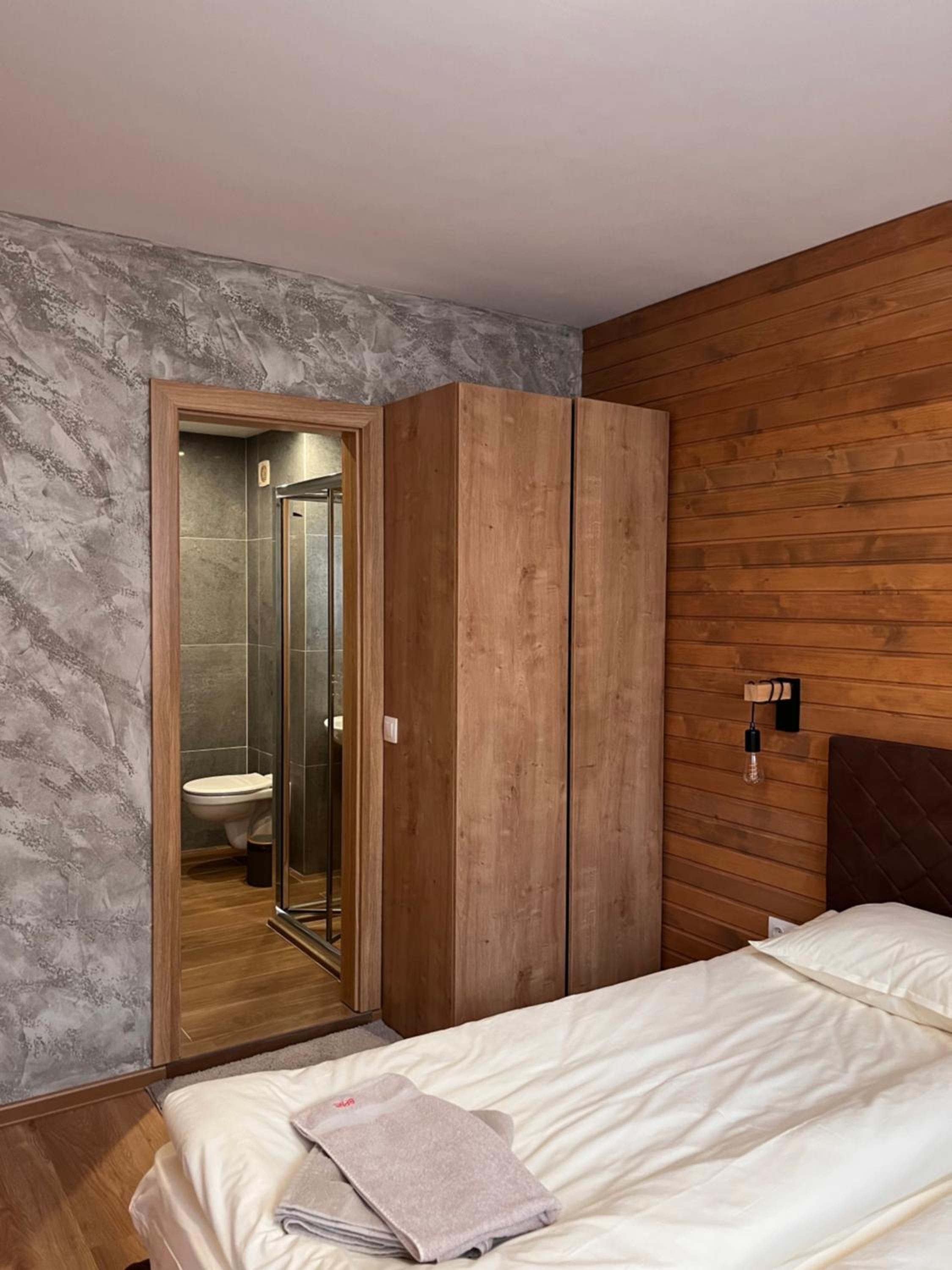 Alpine luxury two bed-two bathrooms apartment B25