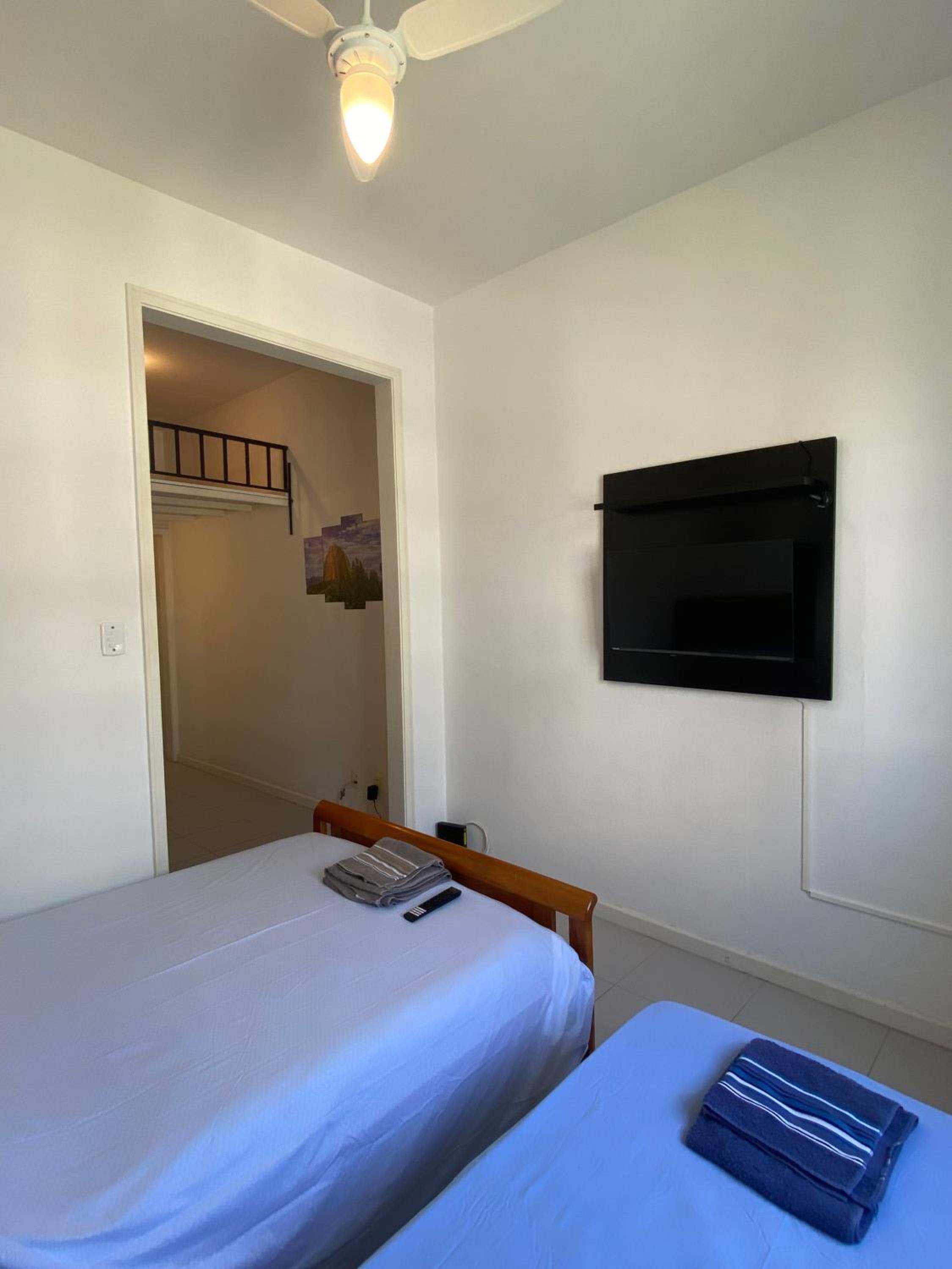 STUDIO COMPLETO na praia de COPACABANA, perto Ipanema Gal Osório, com ar, wifi, netflix, até 3 pessoas, pauloangerami SF138