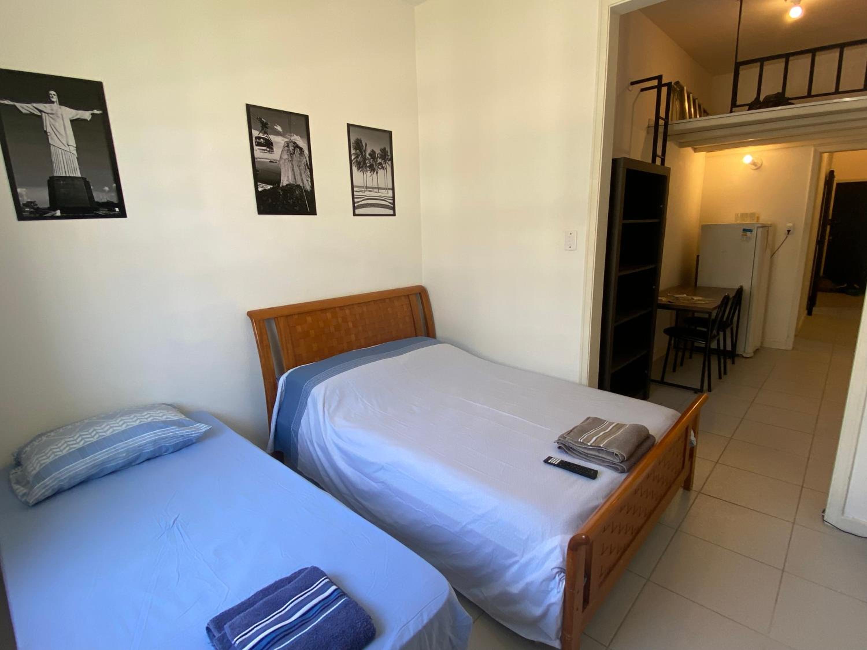 STUDIO COMPLETO na praia de COPACABANA, perto Ipanema Gal Osório, com ar, wifi, netflix, até 3 pessoas, pauloangerami SF138