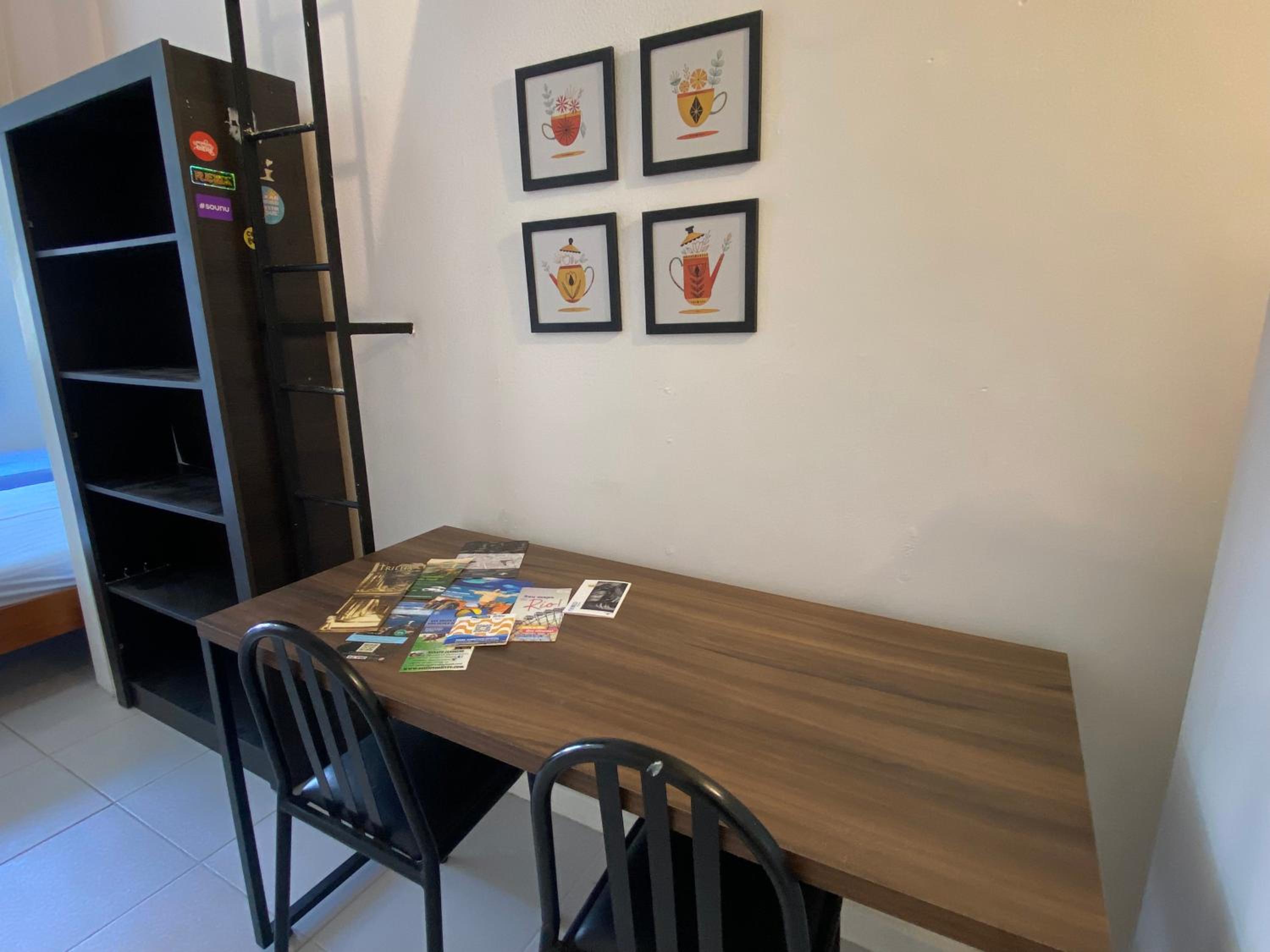 STUDIO COMPLETO na praia de COPACABANA, perto Ipanema Gal Osório, com ar, wifi, netflix, até 3 pessoas, pauloangerami SF138
