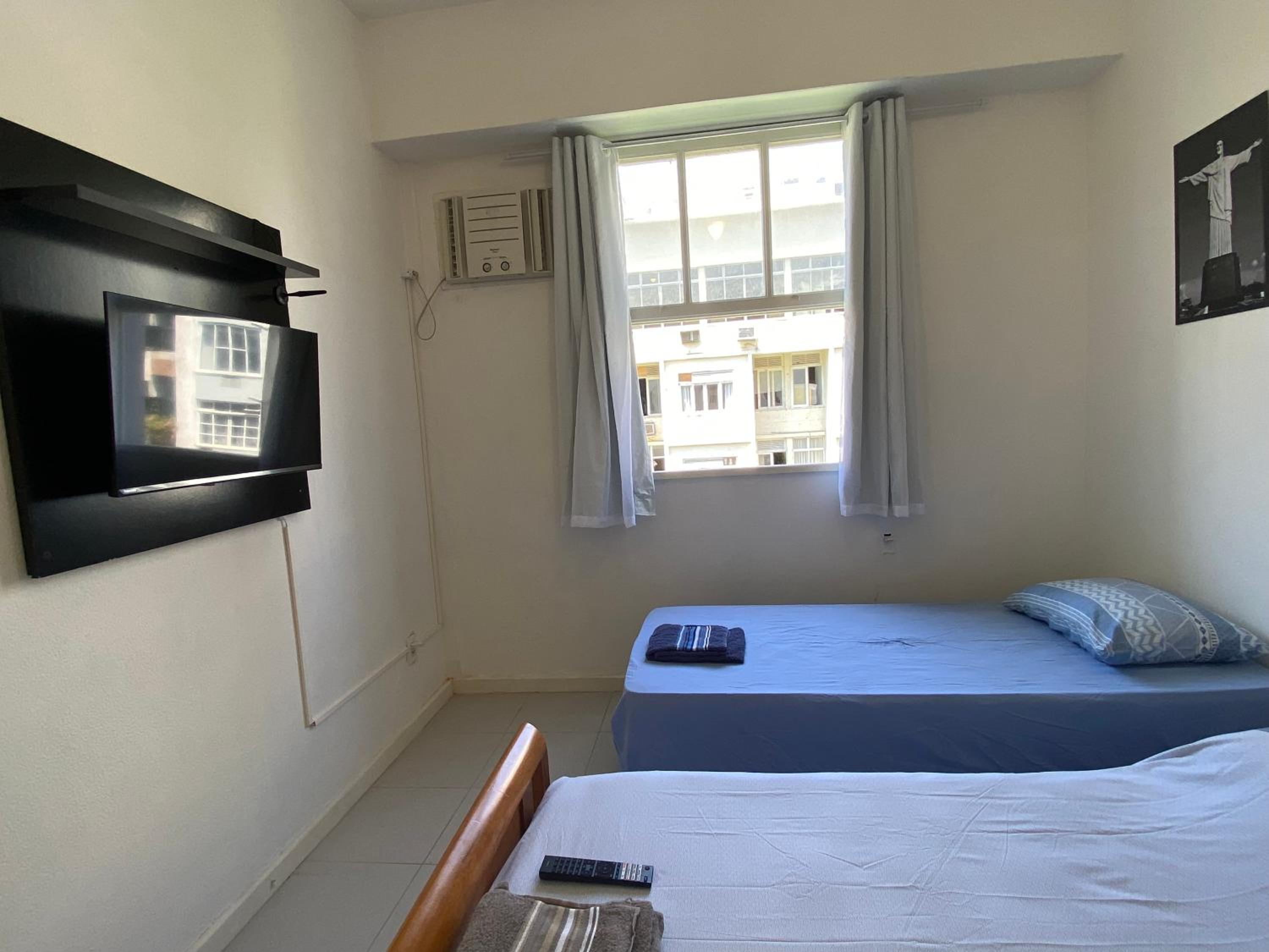 STUDIO COMPLETO na praia de COPACABANA, perto Ipanema Gal Osório, com ar, wifi, netflix, até 3 pessoas, pauloangerami SF138