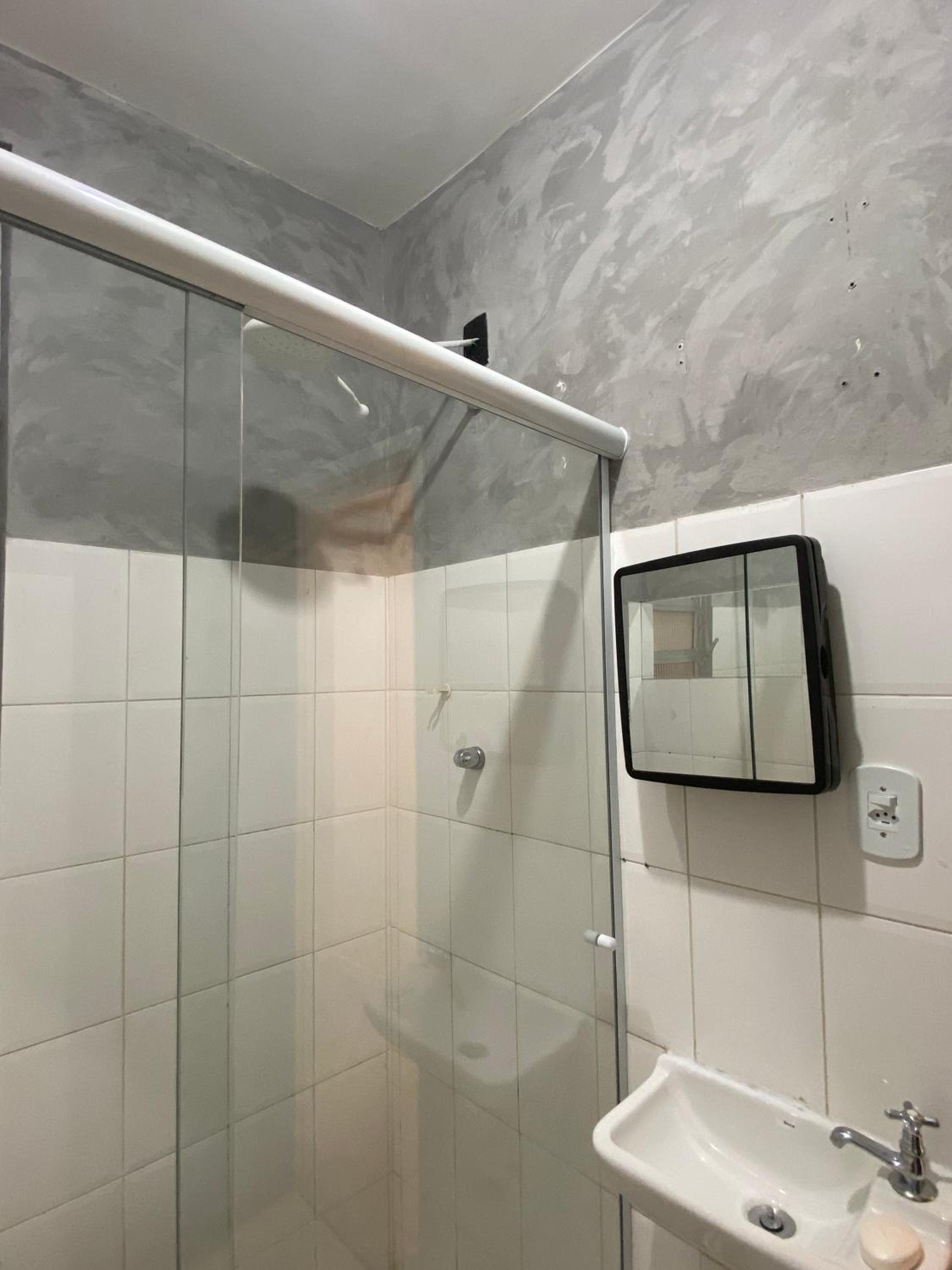 STUDIO COMPLETO na praia de COPACABANA, perto Ipanema Gal Osório, com ar, wifi, netflix, até 3 pessoas, pauloangerami SF138