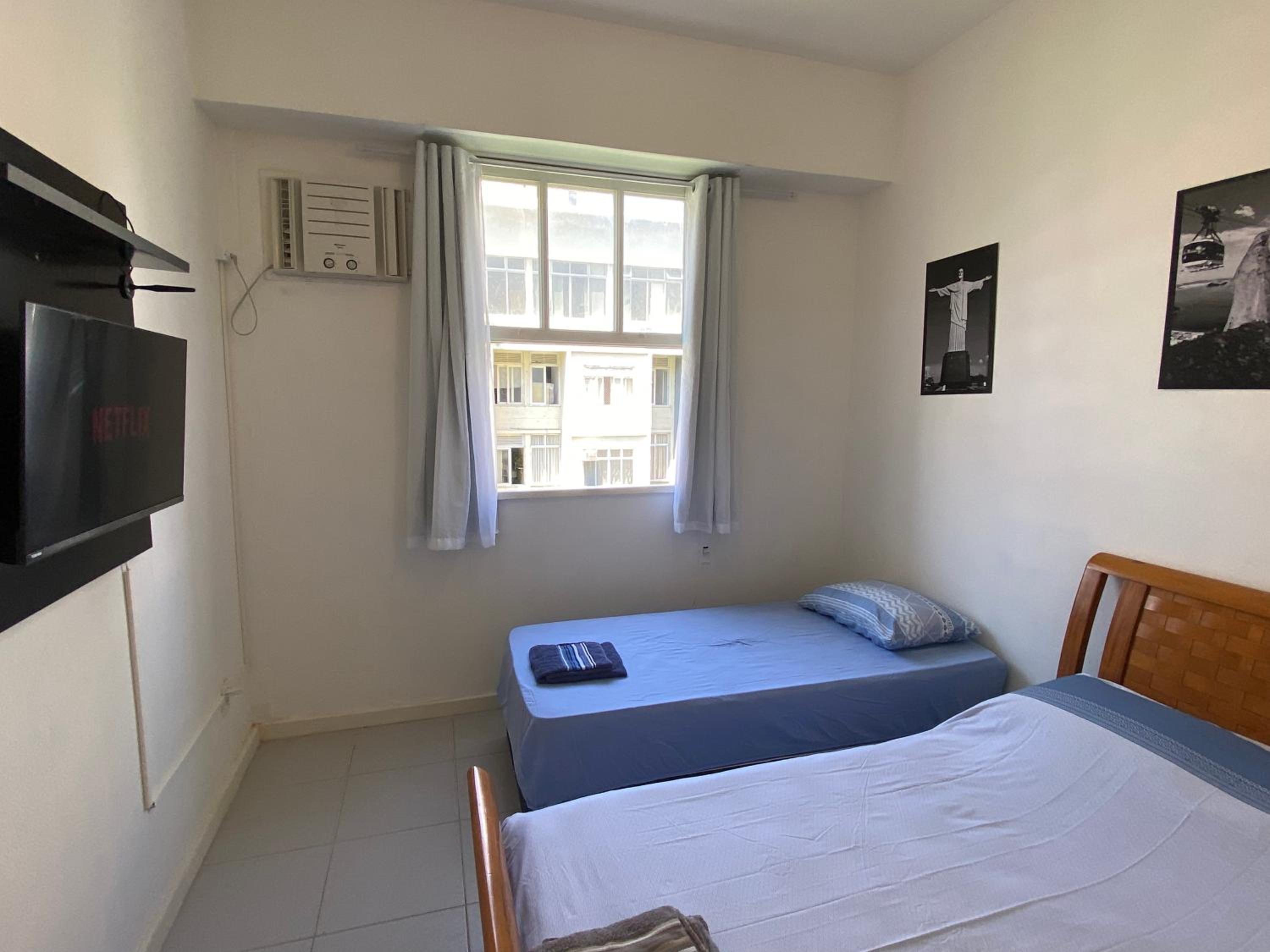 STUDIO COMPLETO na praia de COPACABANA, perto Ipanema Gal Osório, com ar, wifi, netflix, até 3 pessoas, pauloangerami SF138