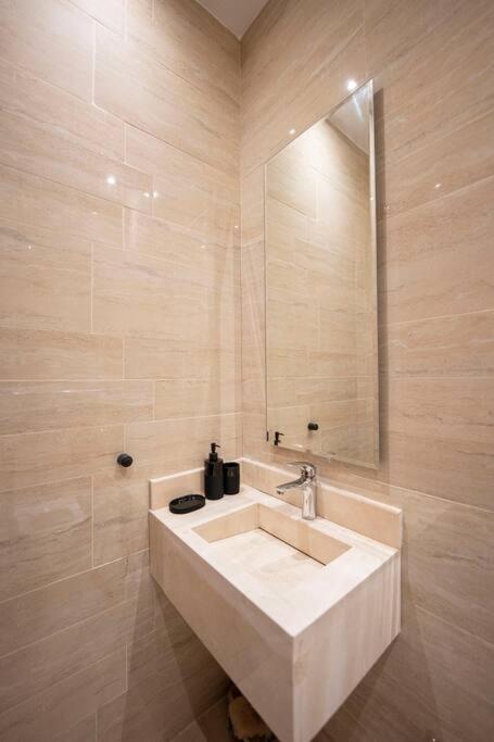 Warm Apartment near to Boulevard