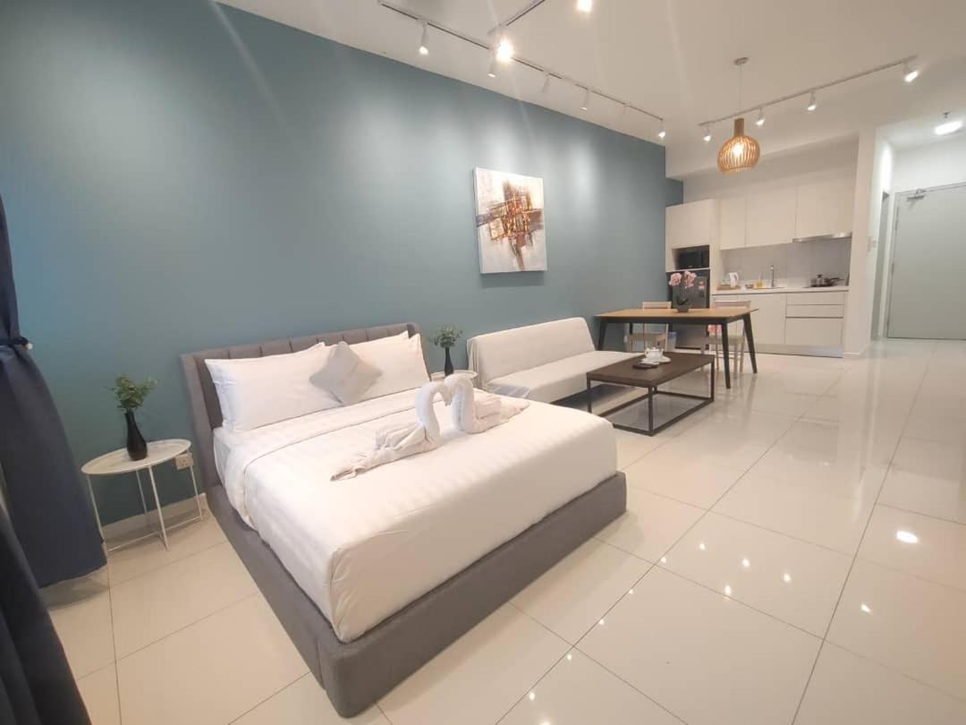Chambers Residence Luxury Suites by Cozy Stay