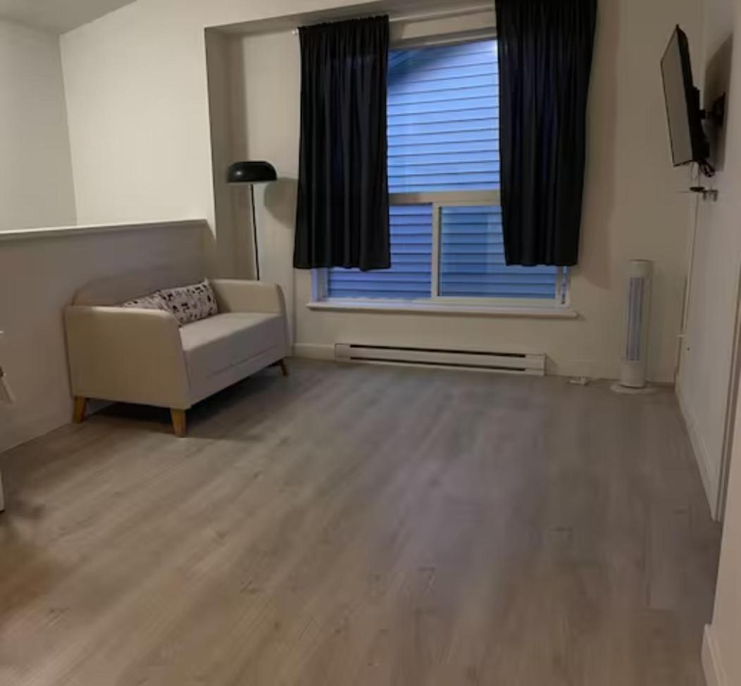 Private Entrance Entire Guest Suite - 1 bedroom