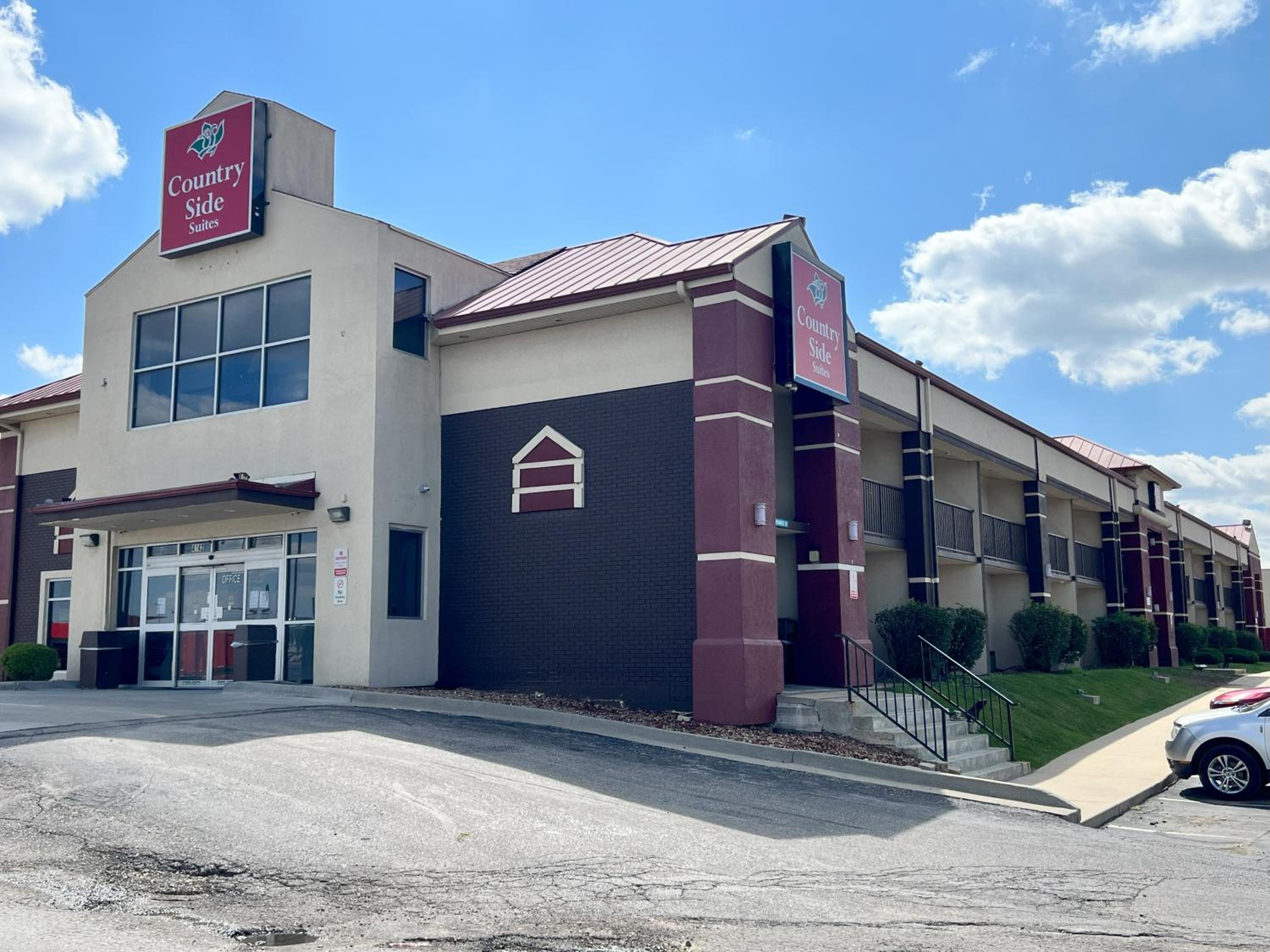 Countryside Suites Kansas City Independence I-70 East Sports Complex Hotel