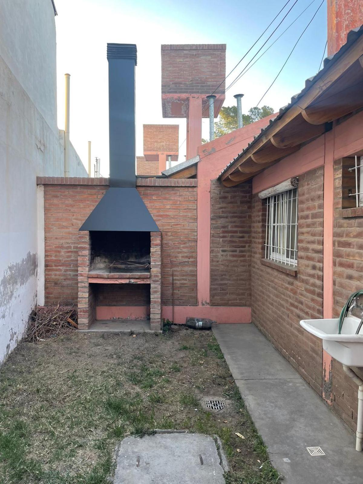 Dpto. céntrico con patio y churrasquera
