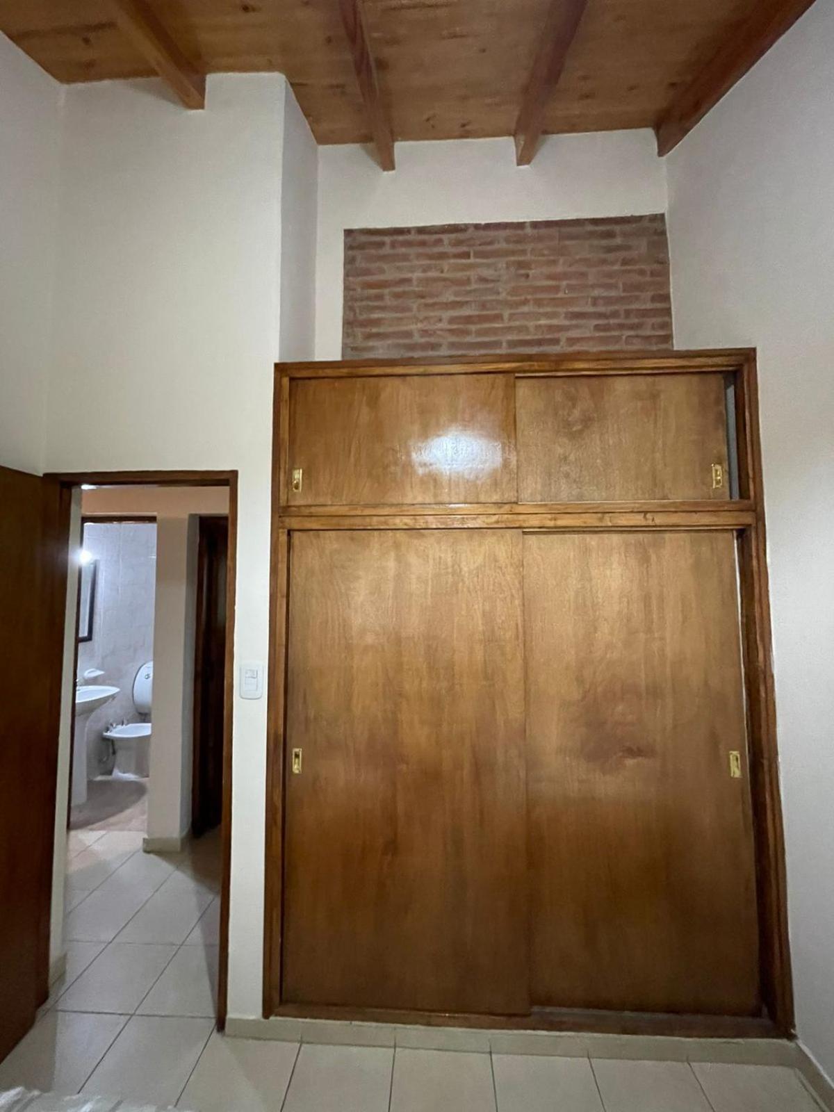 Dpto. céntrico con patio y churrasquera